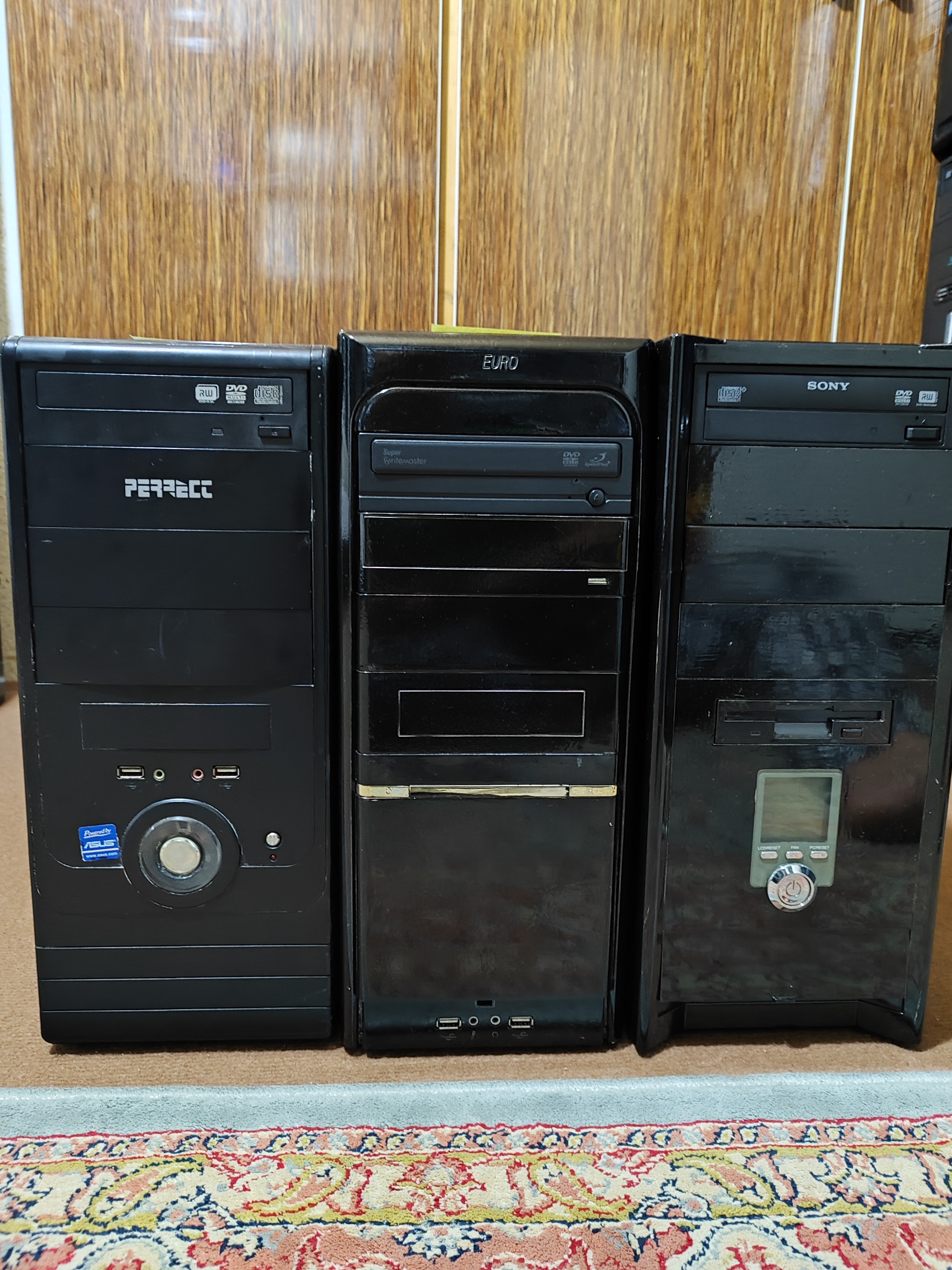 3 تا کیس 2هسته رم 4 ddr3 هارد 160 گرافیک 512