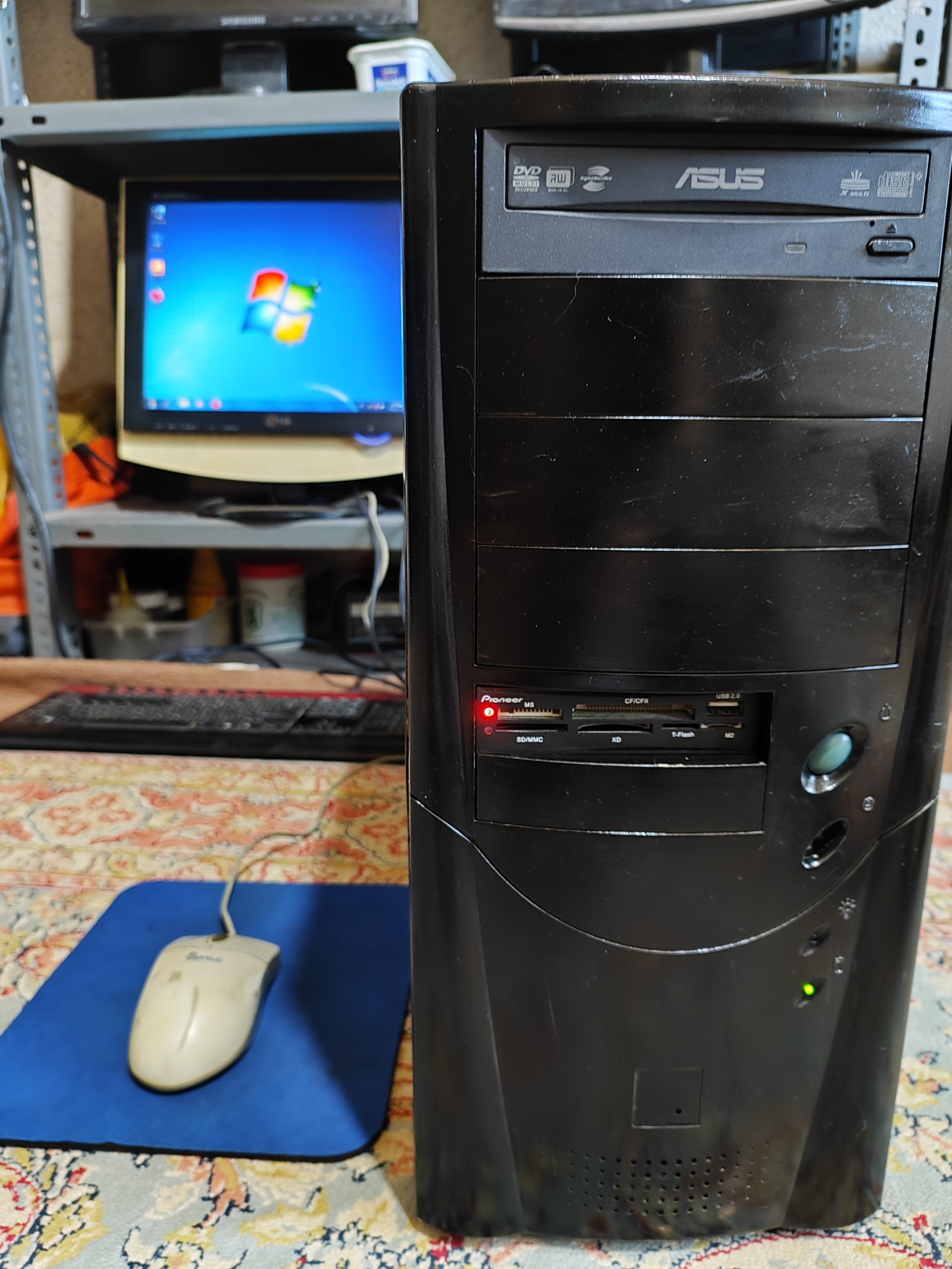 کیس 2هسته رم 4 ddr2 هارد 320 گرافیک 1