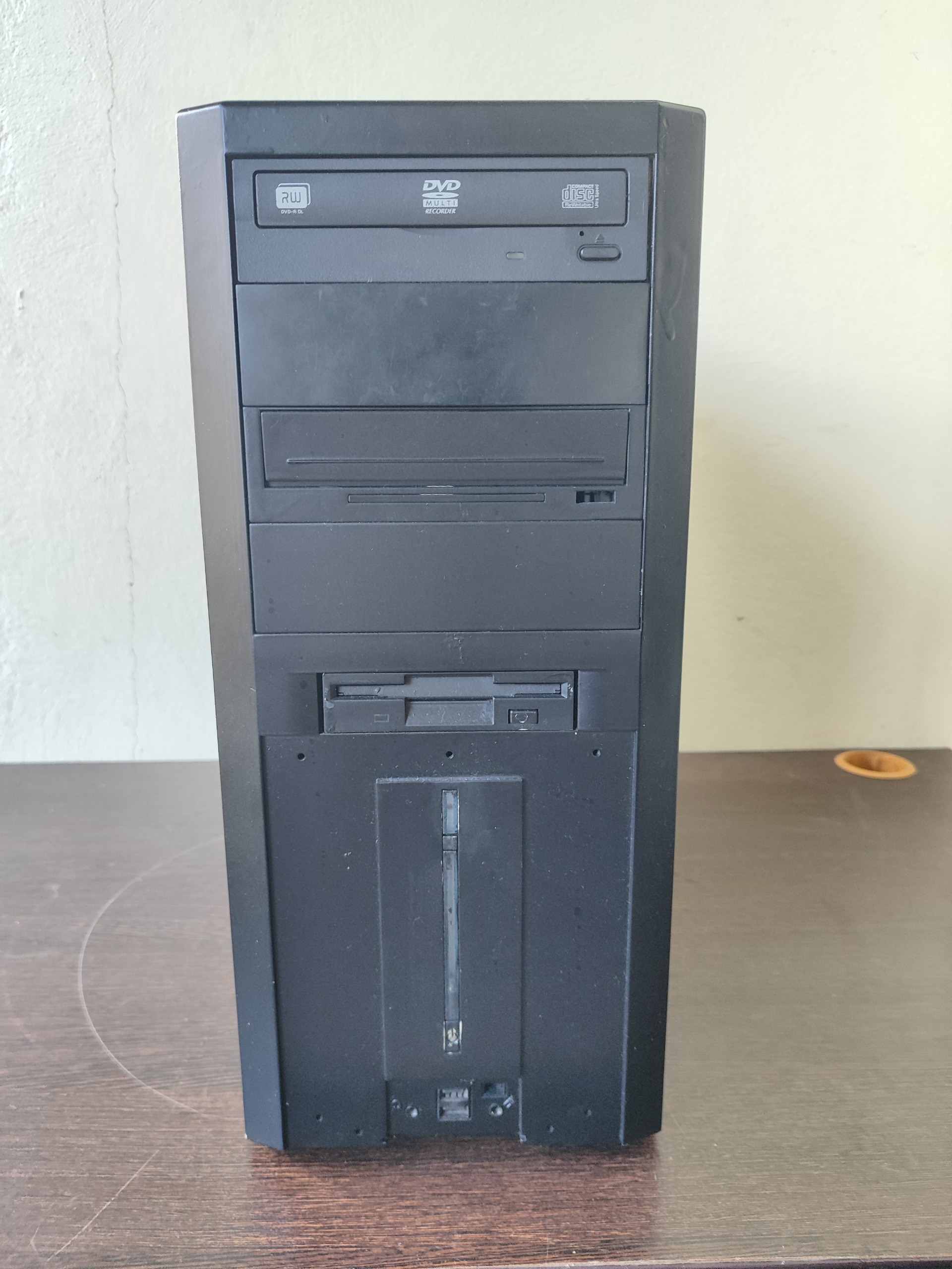 کیس H61 i3 نسل 2 رم 8 ddr3 هارد 500 گرافیک 1