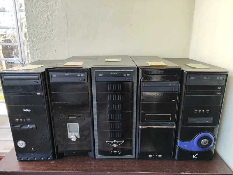 5 عدد کیس 2هسته رم 4 ddr3 هارد 160 گرافیک 512