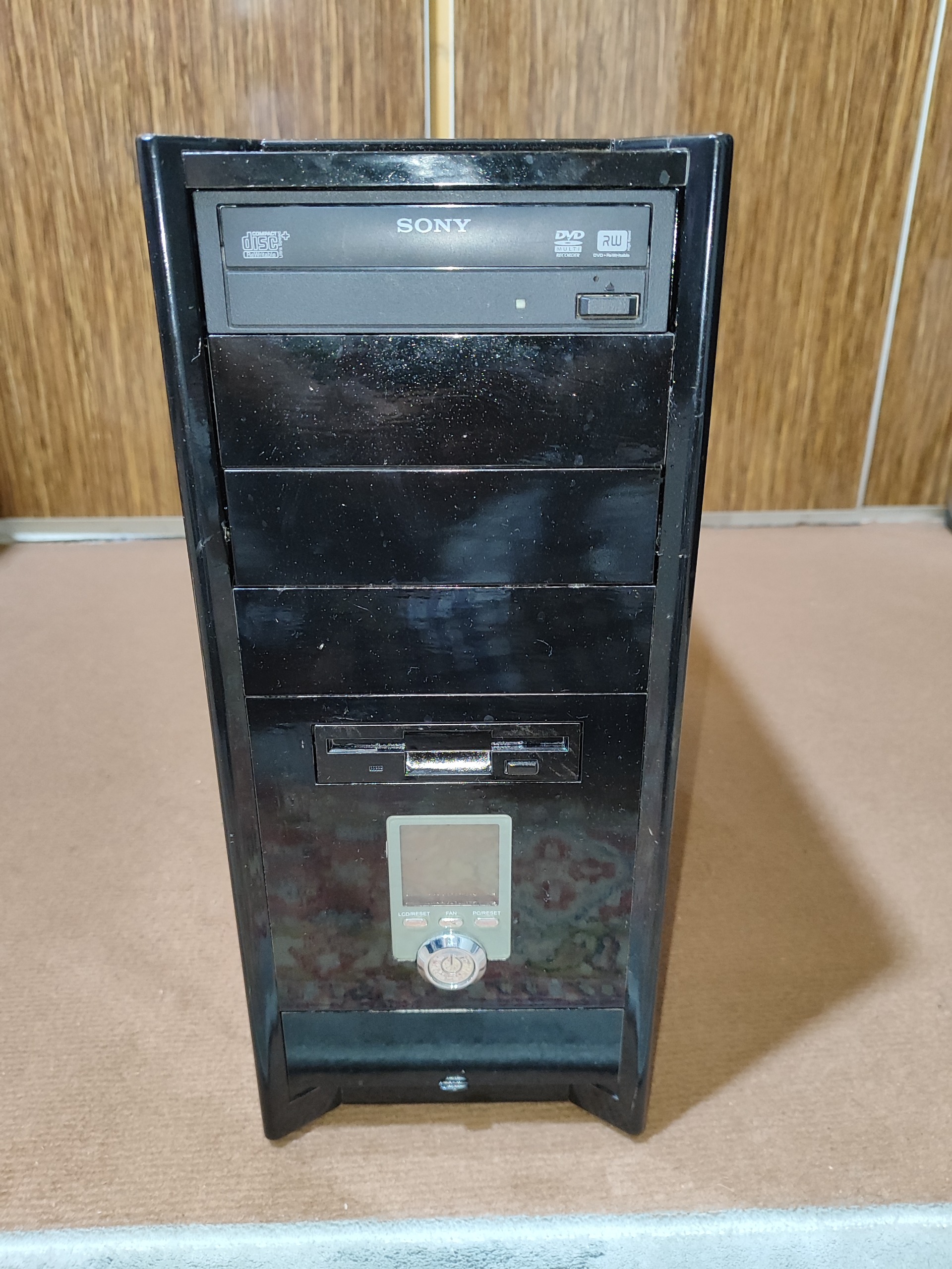 کیس 2هسته رم 4 ddr3 هارد 250 گرافیک 1