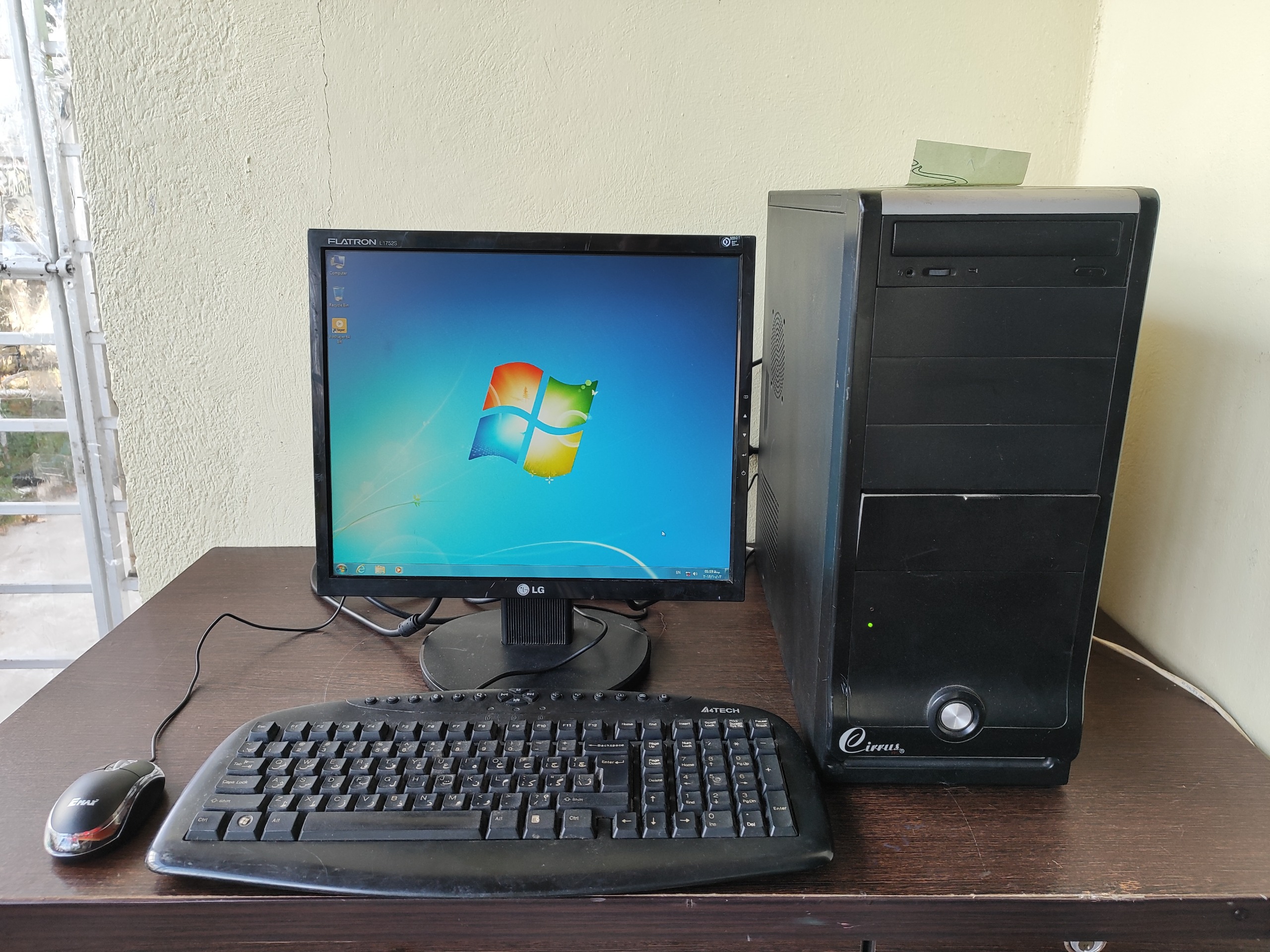 کامپیوتر 2هسته رم 4 ddr3 هارد 320 گرافیک 1