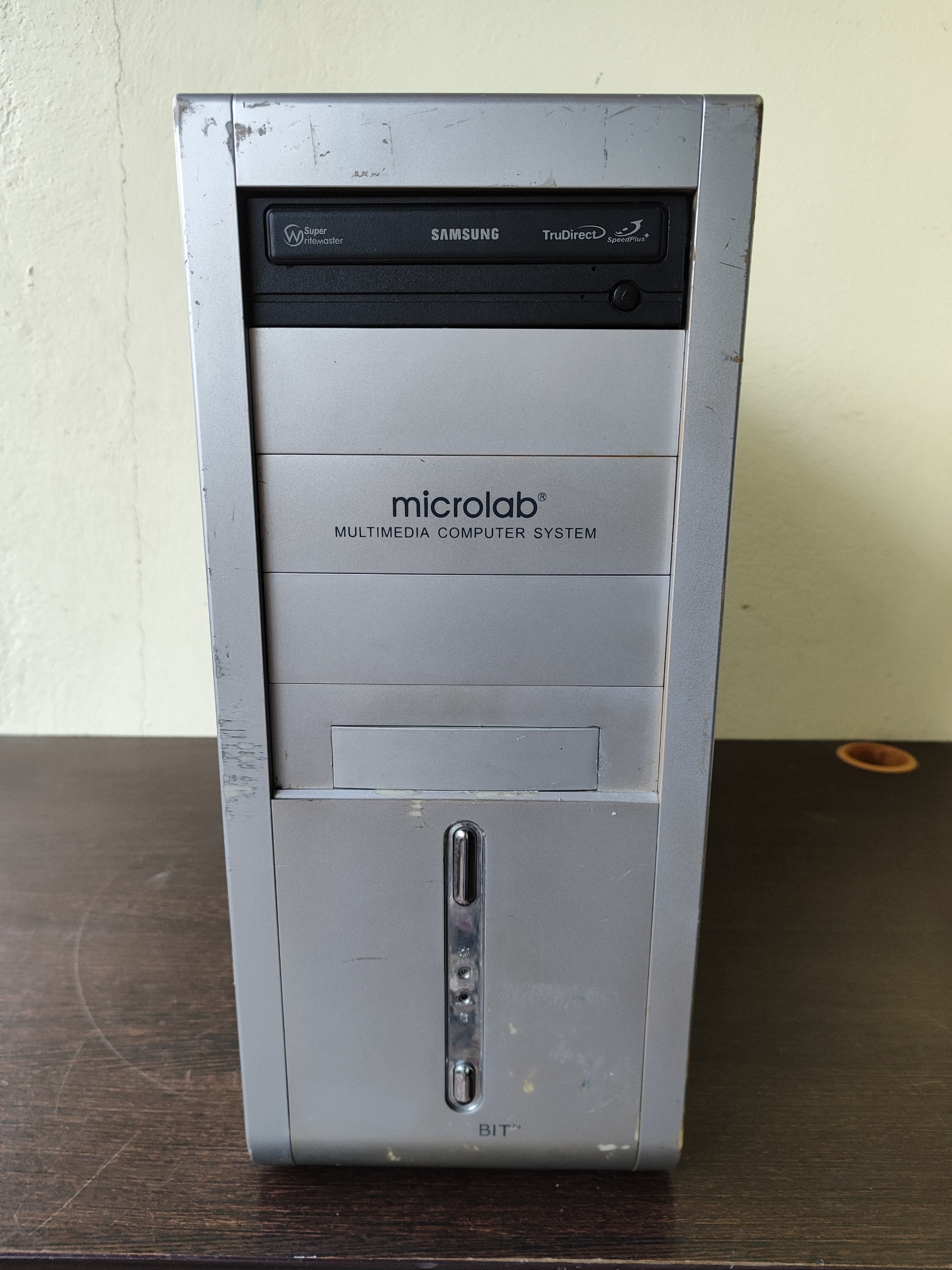 کیس اداری 2هسته رم 2 ddr2 هارد 80 گرافیک 256