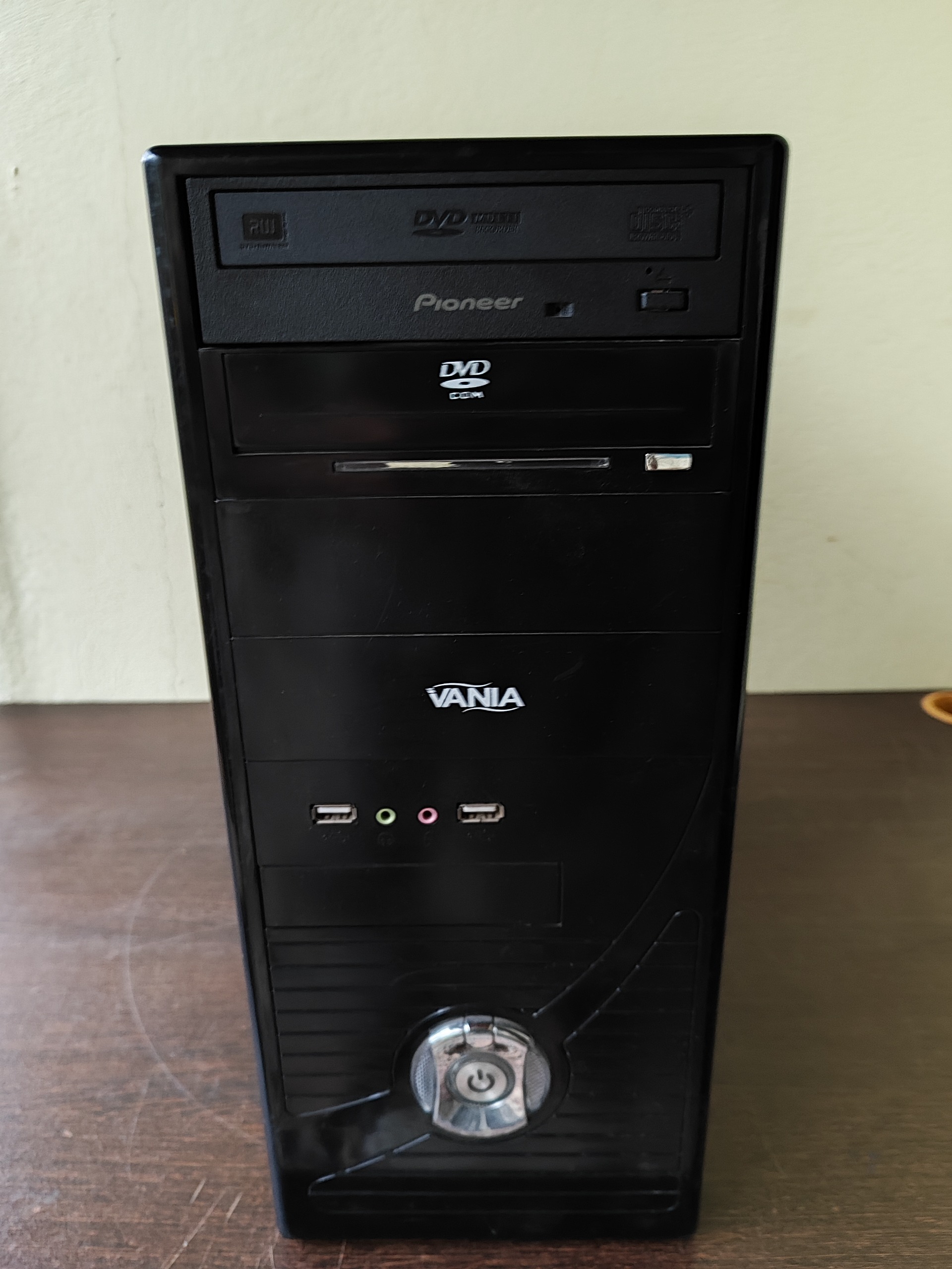 کیس 2هسته 5700 رم 4 ddr3 هارد 160 گرافیک 1