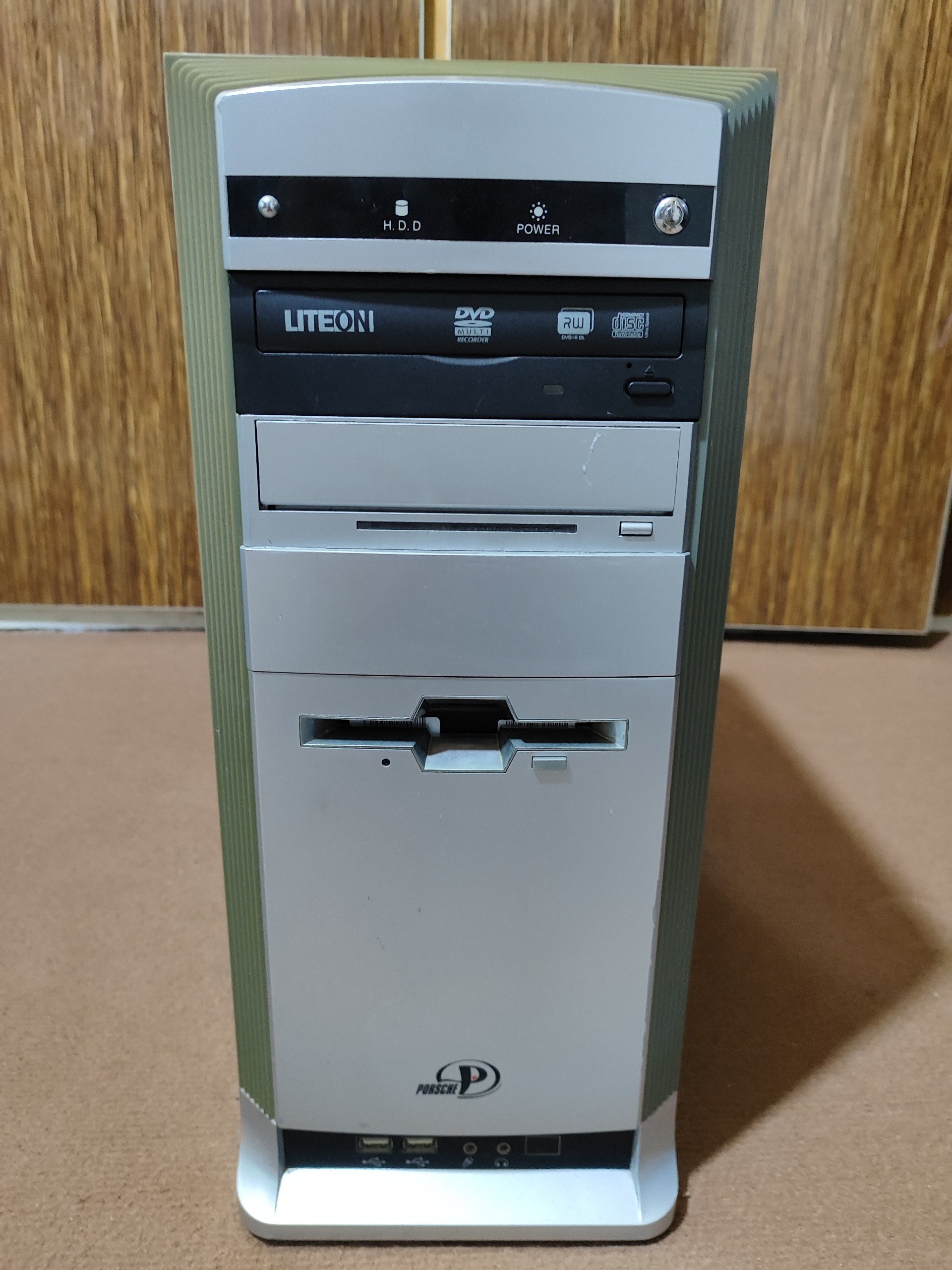 کیس 2هسته 5300 رم 2 ddr2 هارد 120 گرافیک 256