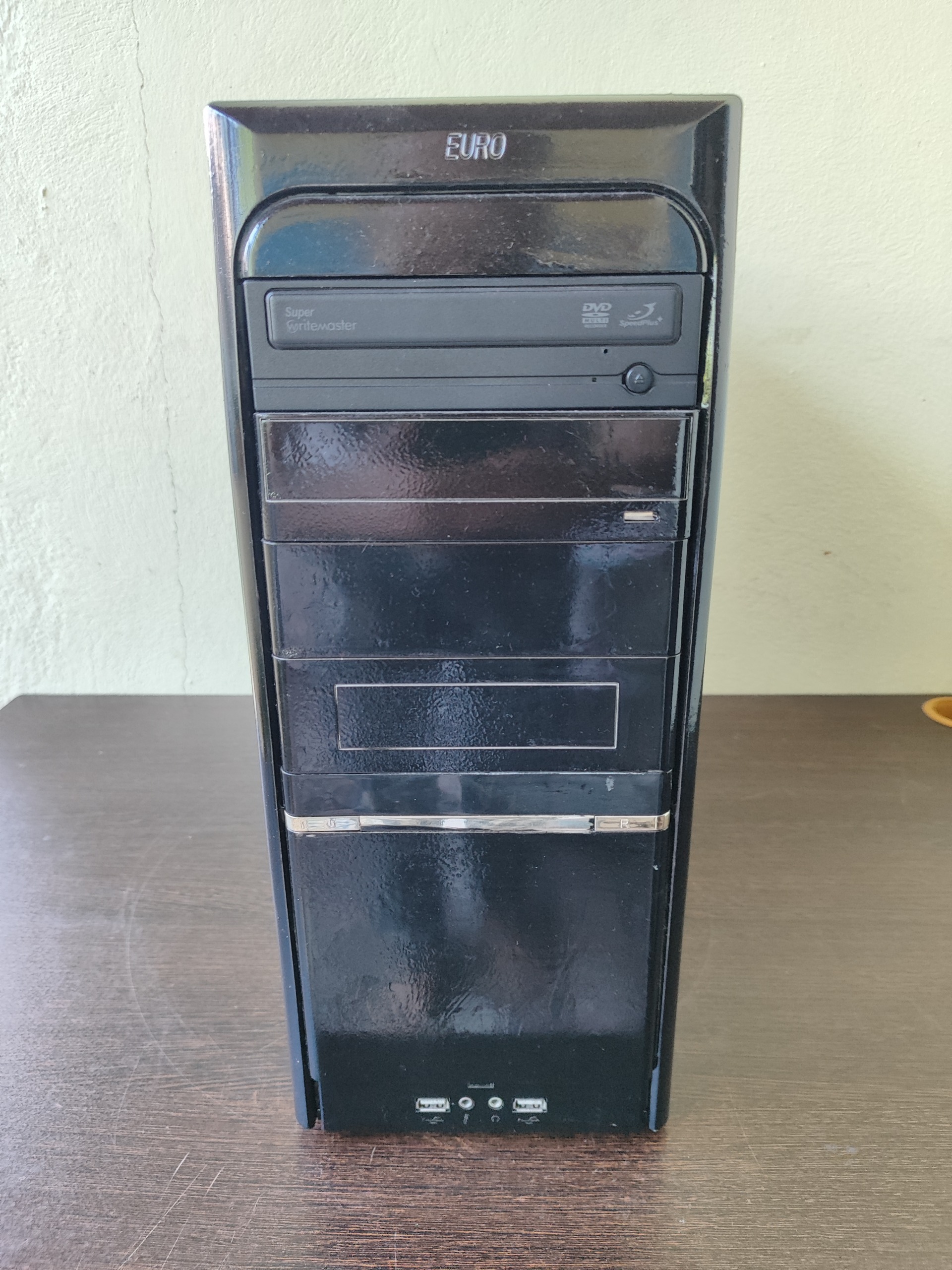 کیس 2هسته 5700 رم 4 ddr3 هارد 160 گرافیک 512