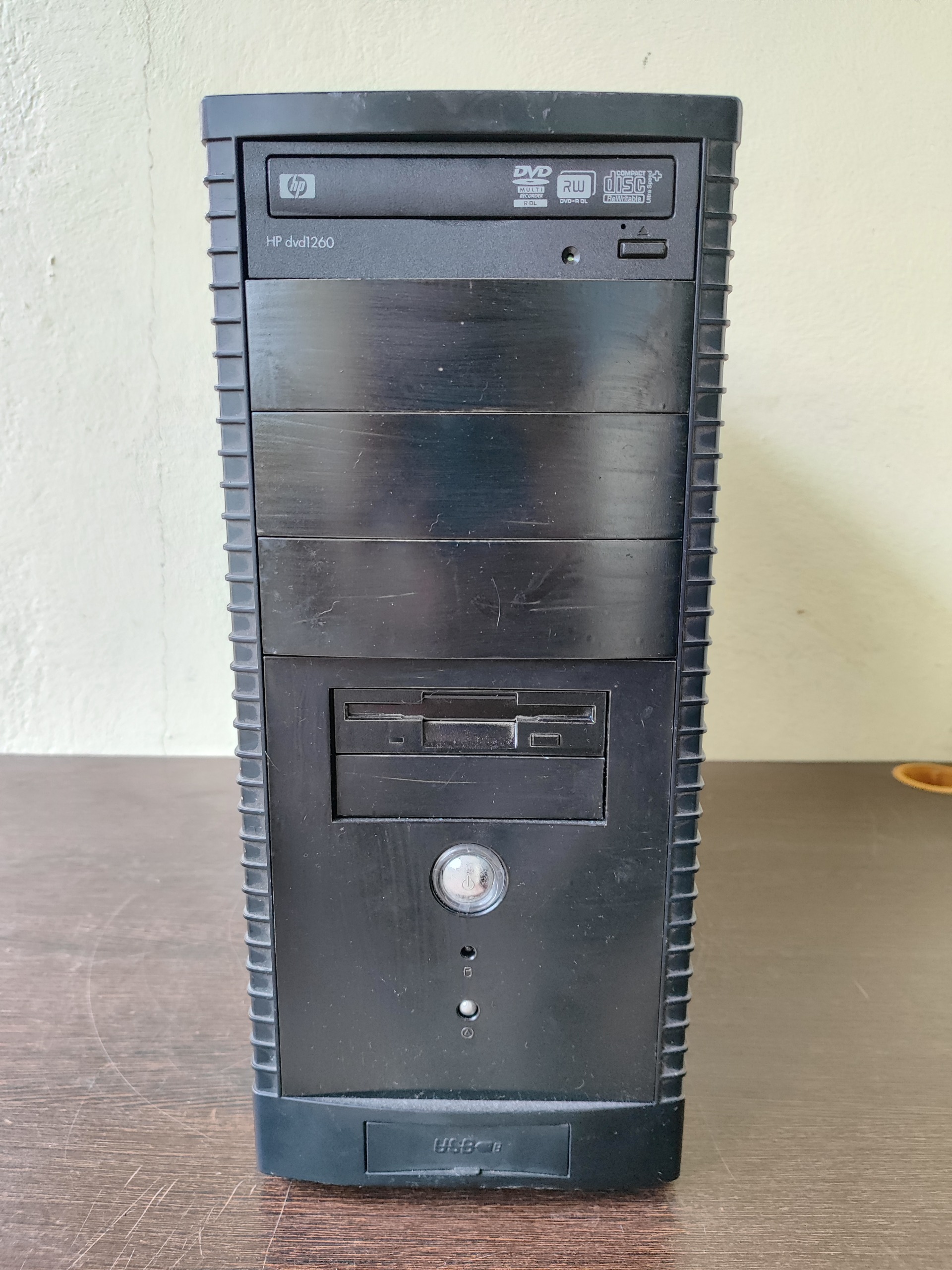 کیس 2هسته 7400 رم 4 ddr3 هارد 250 گرافیک 1