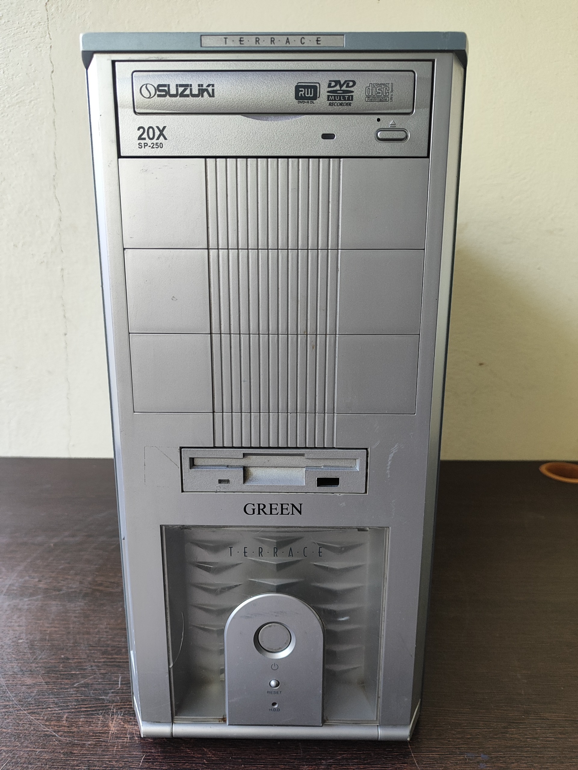 کیس گرین 2هسته 7300 رم 8 ddr2 هارد 250 گرافیک 1
