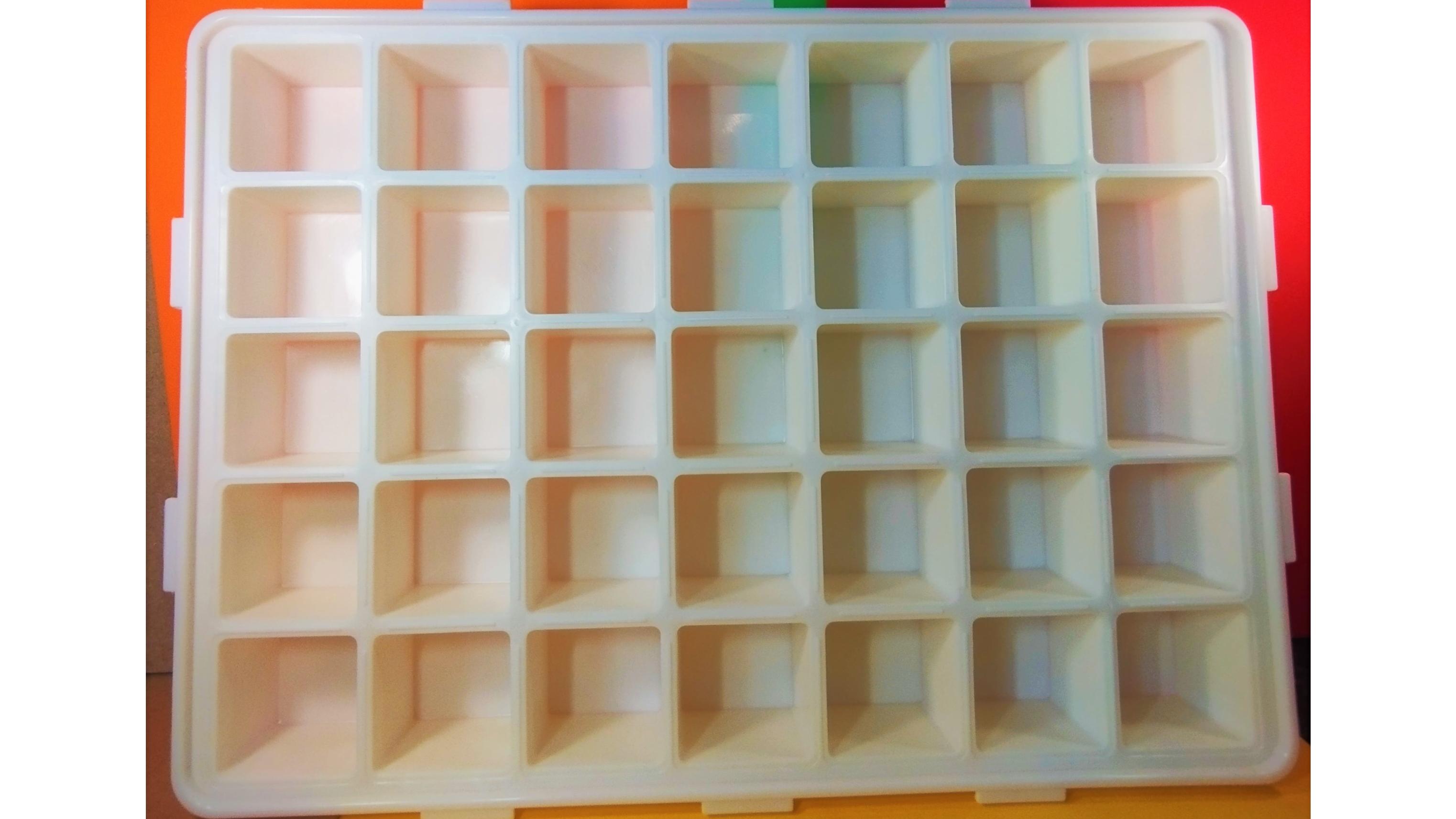 پالت بـزرگ درب دار 35 خانه. (نفیس و نایاب)