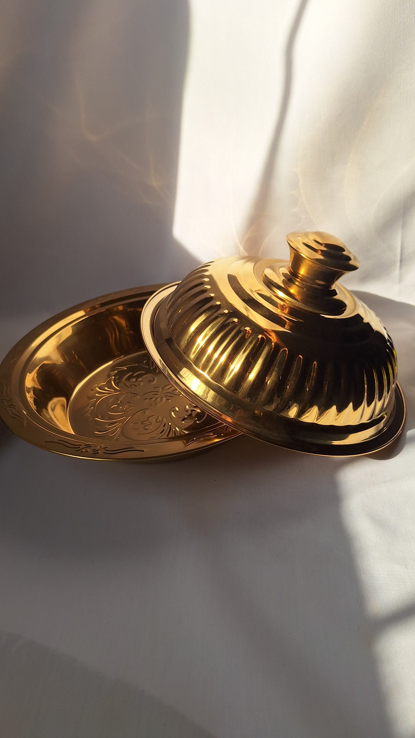 ظرف سرو دربدار طلایی (سایز بزرگ)