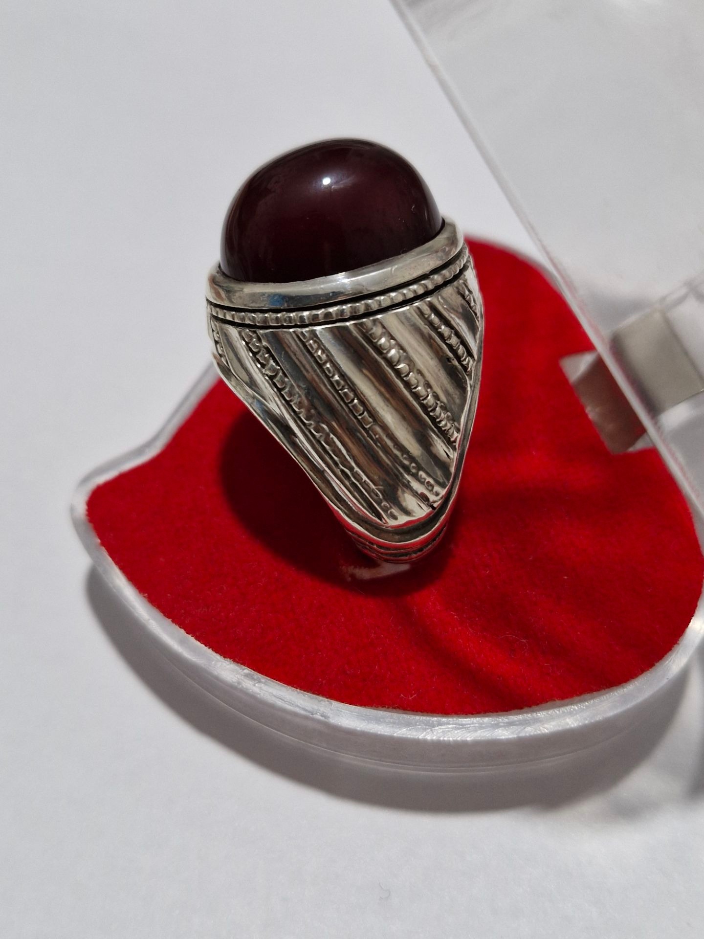 انگشتر عقیق سرخ سیاه یمنی استاد جباری