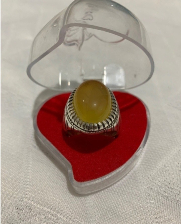 انگشتر عقیق زرد یمنی