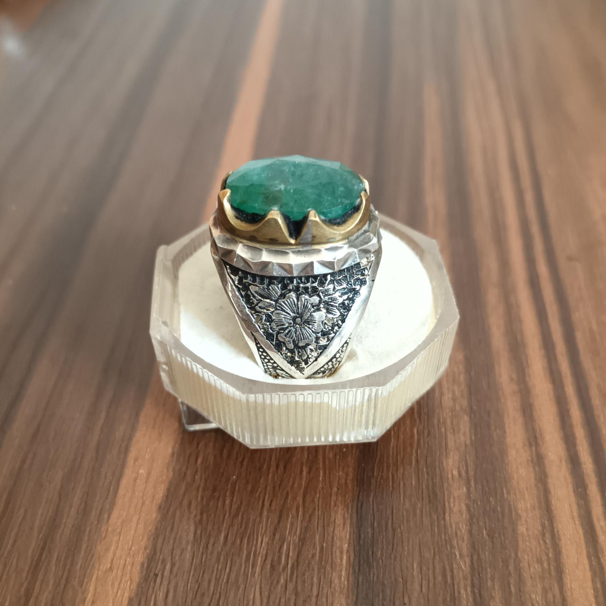 انگشتر نقره زمرد