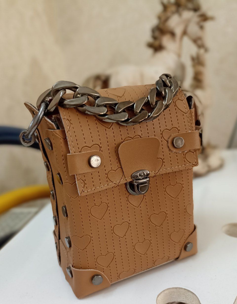 کیف پاسبورتی شیک بند دوشی هم داره