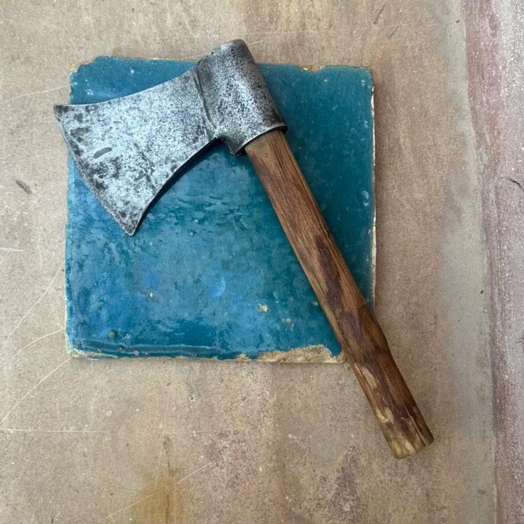 تبر فولادی قدیمی