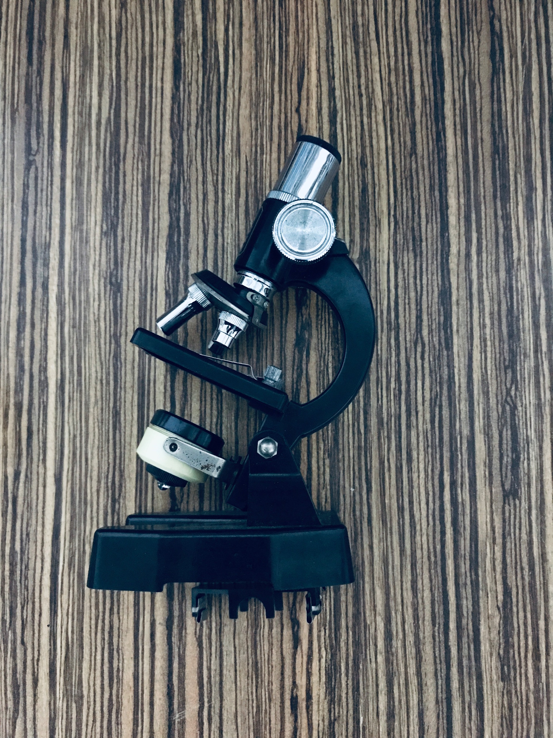 میکروسکوپ سبک و کوچک کلکسیونی