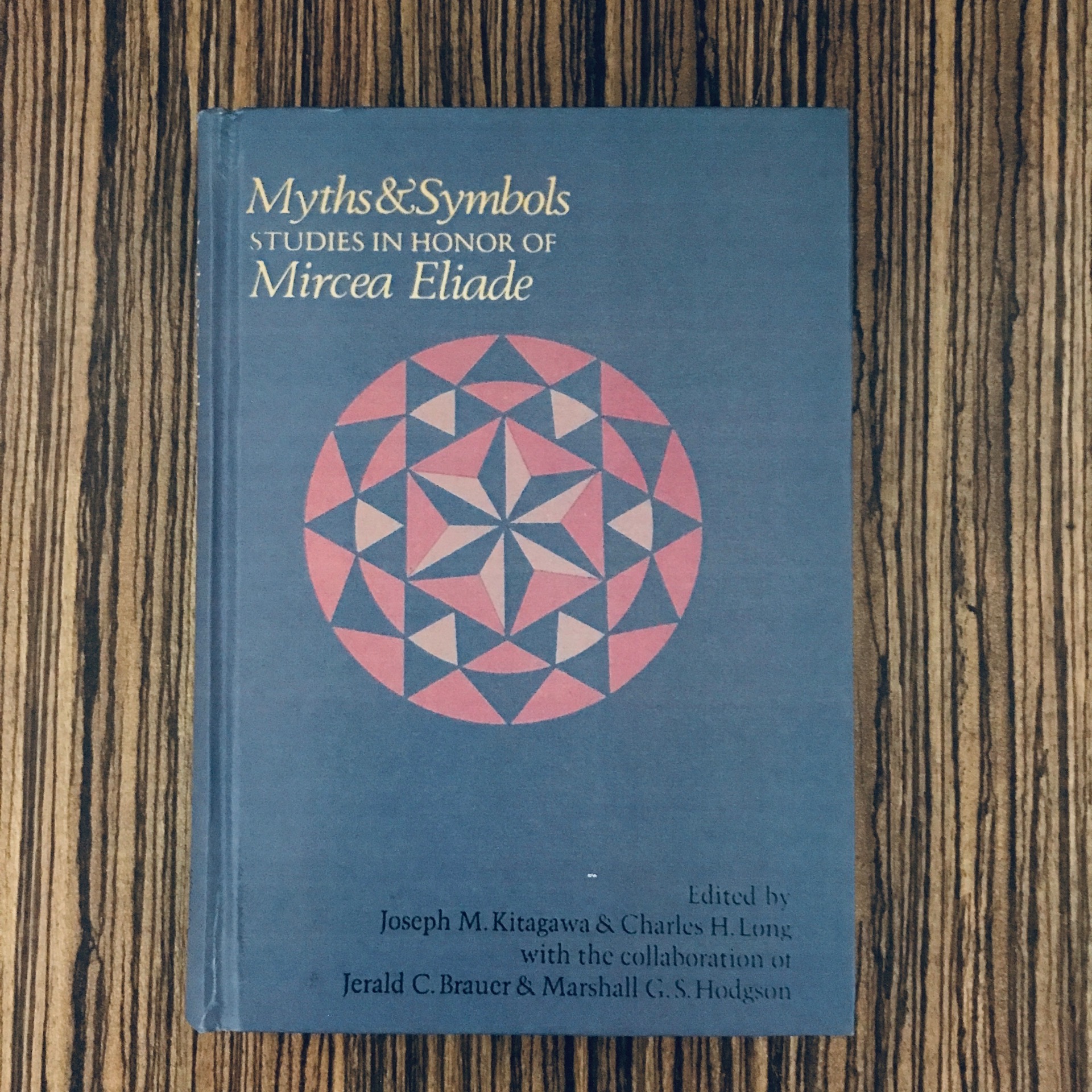 کتاب اسطوره ها و نمادها مجموعه مقالات چاپ غیراصل