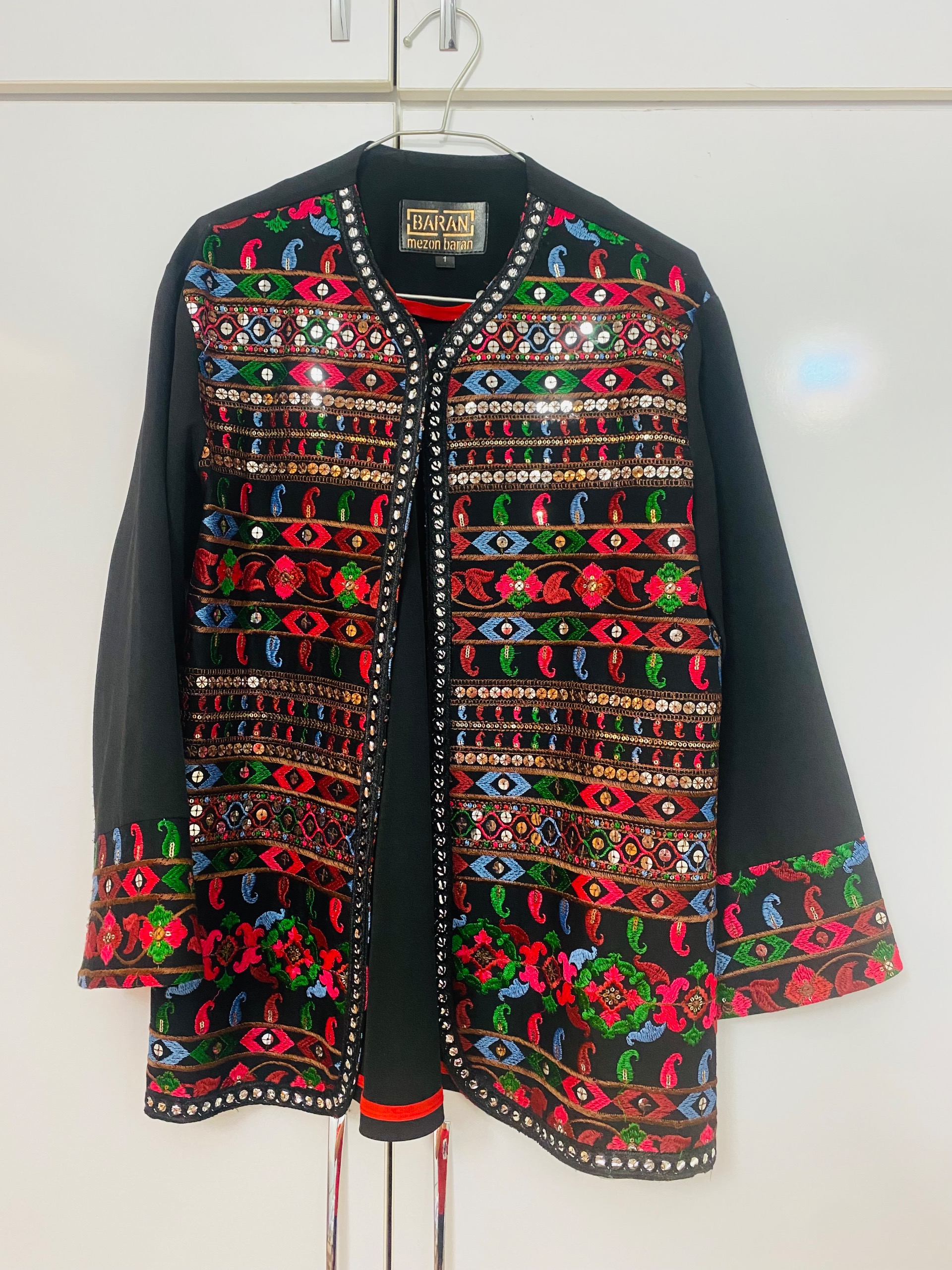 مانتو زنانه کارشده و اینه کاری