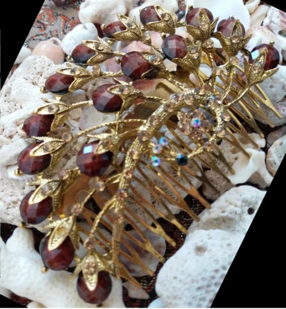 شانه شینیون نگین دار , طرح طاووس ,رنگ ثابت