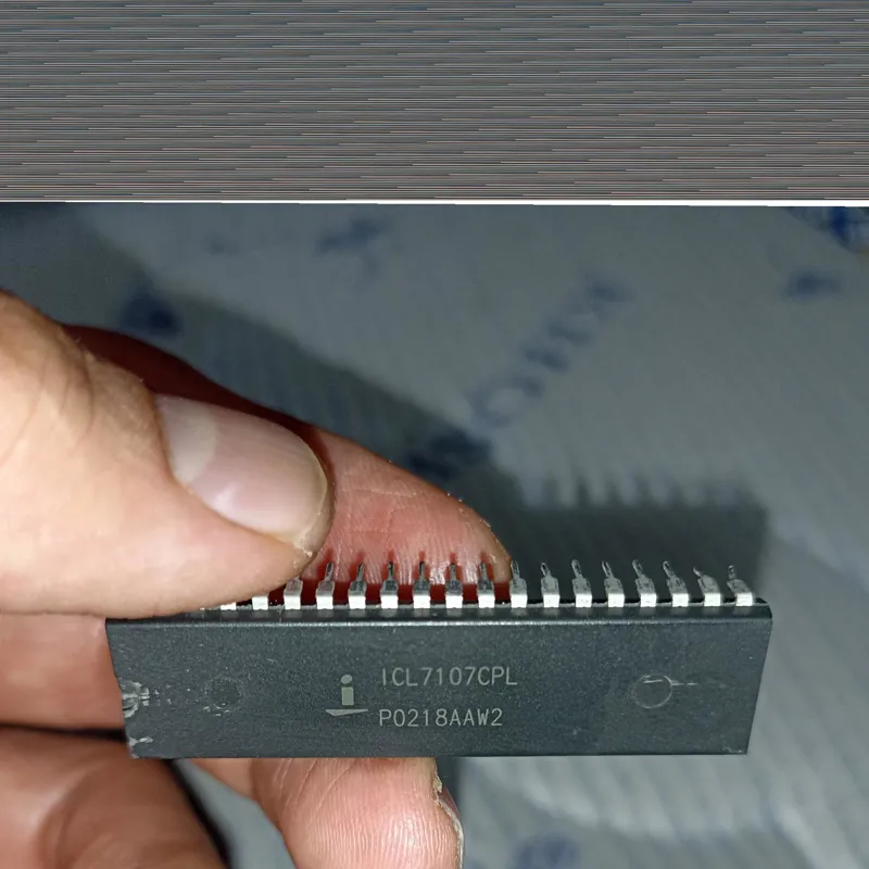 آی سی اورجینال ICL7107