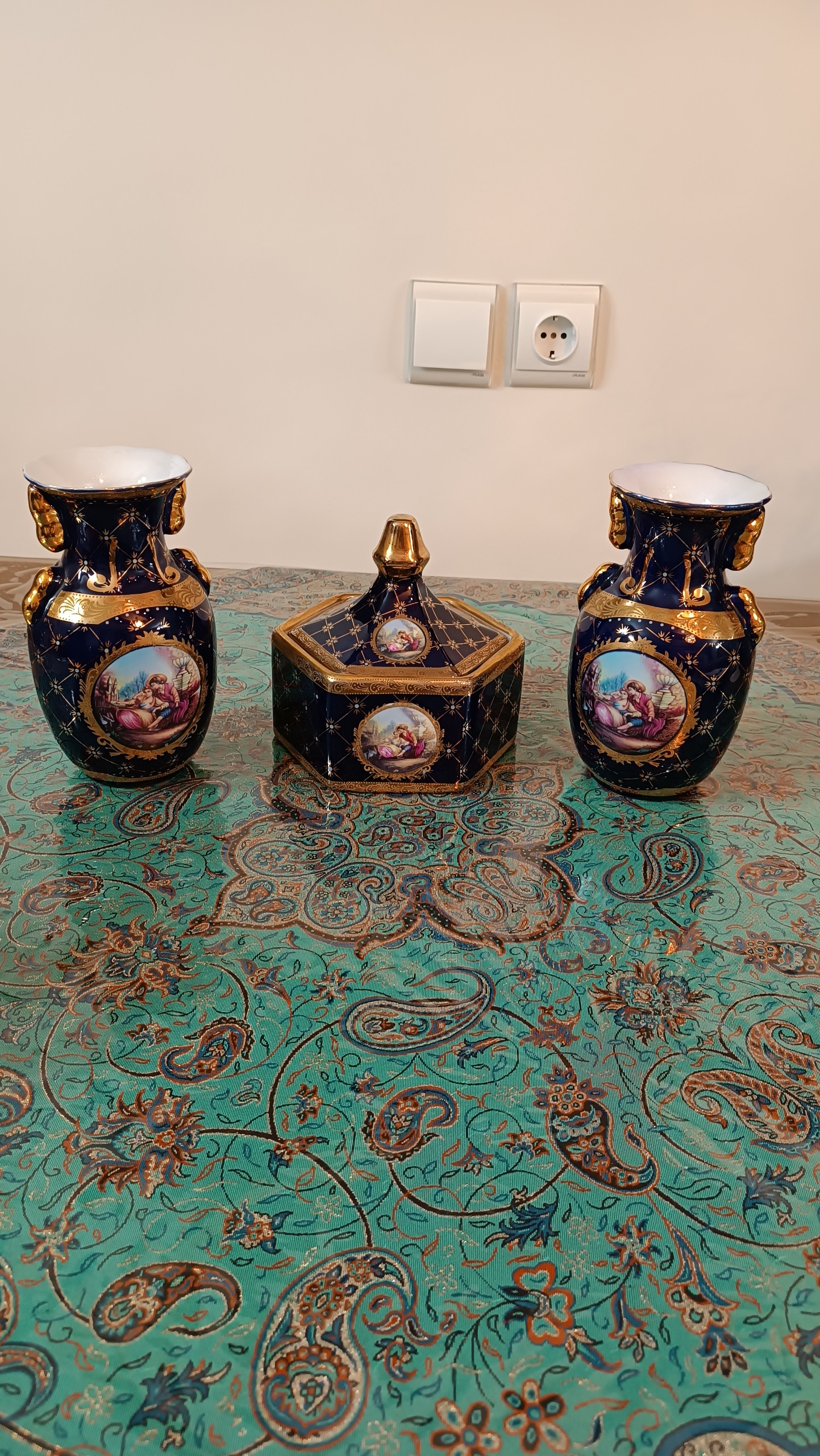 ست گلدان و شکلات خوری سرمه ای