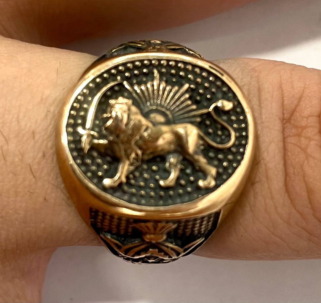 انگشتر شیروخورشید طلاروس