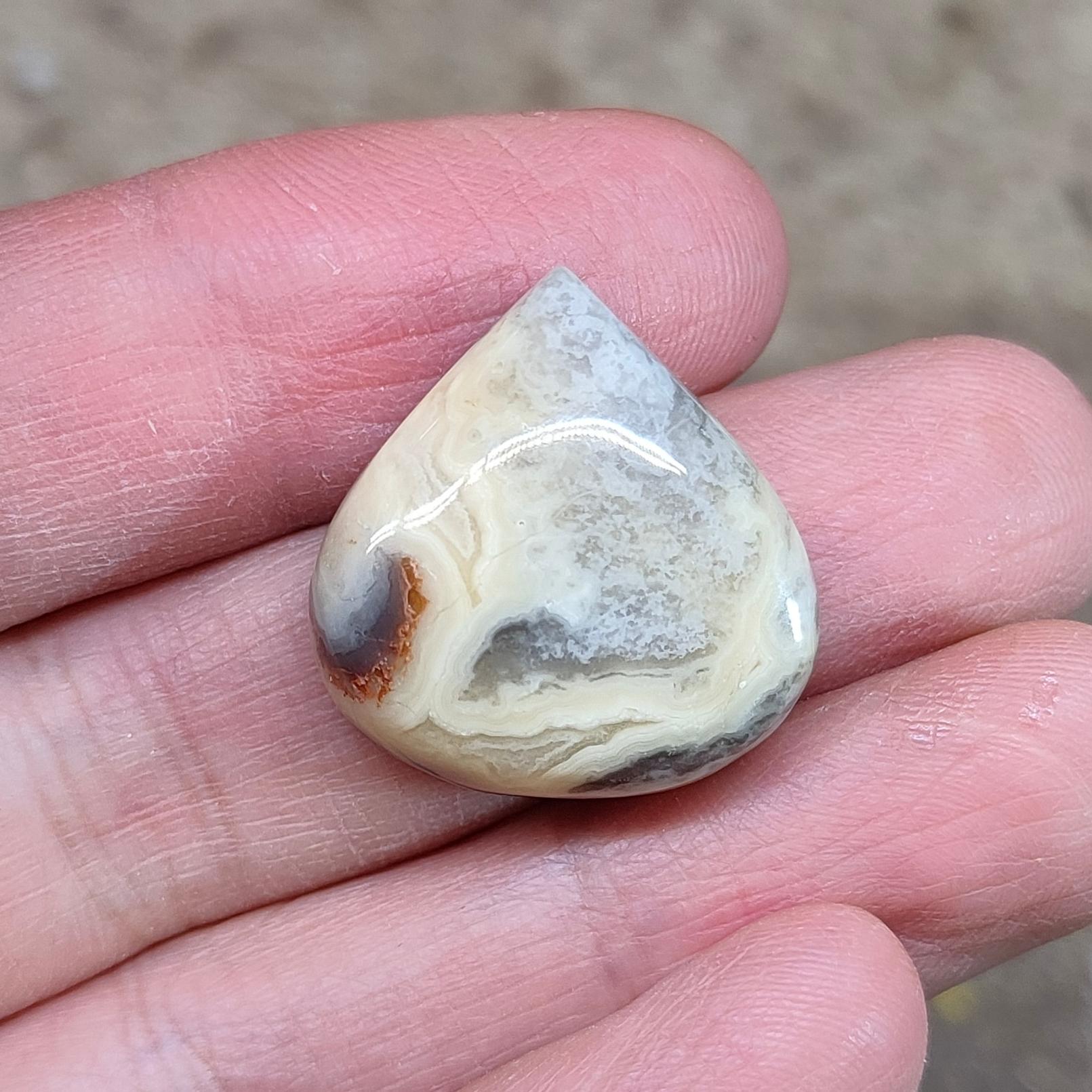 نگین عقیق کریزی لیس