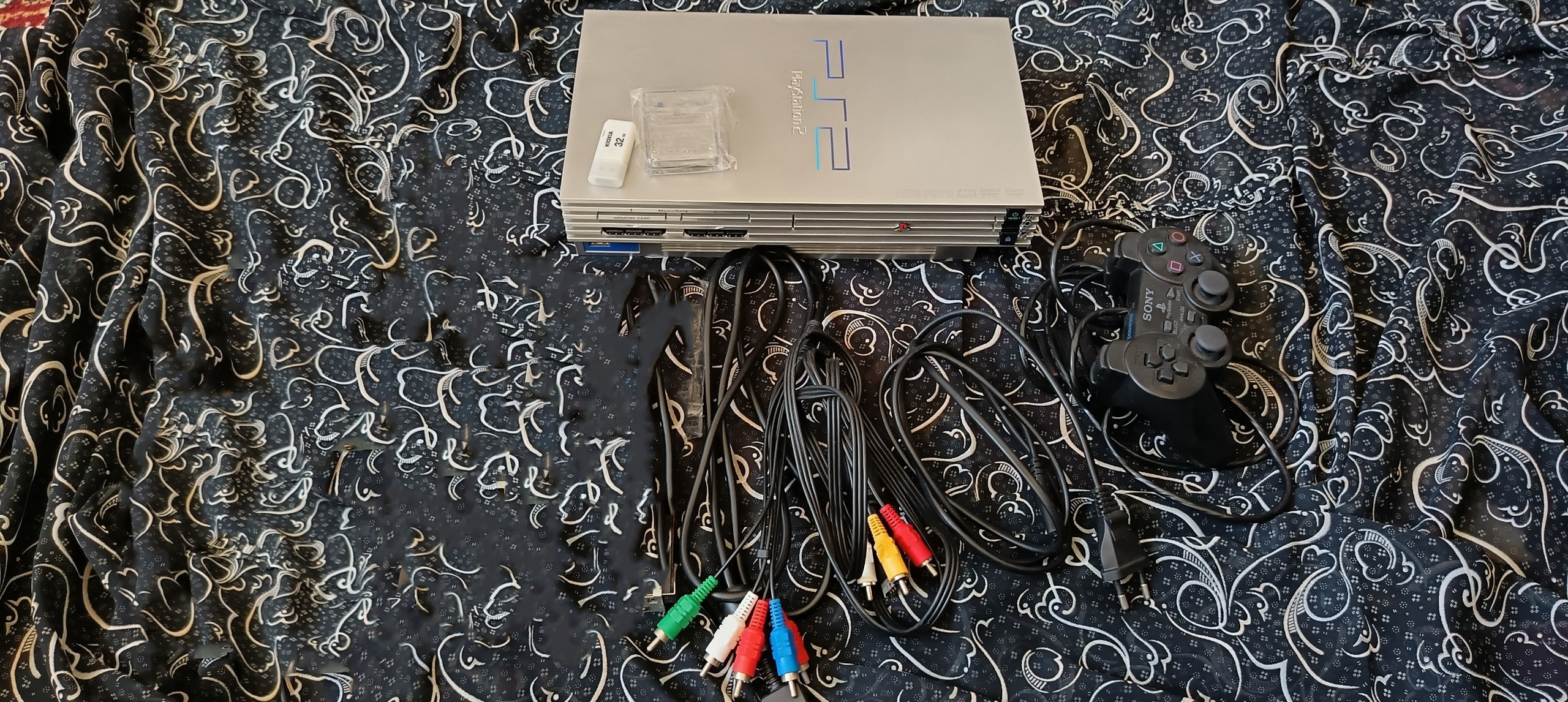 کنسول پلی استیشن 2 بسیار خاص و کلکسیونی