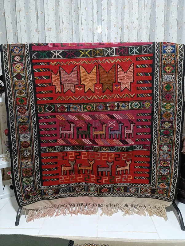 گلیم دستبافت عشایری