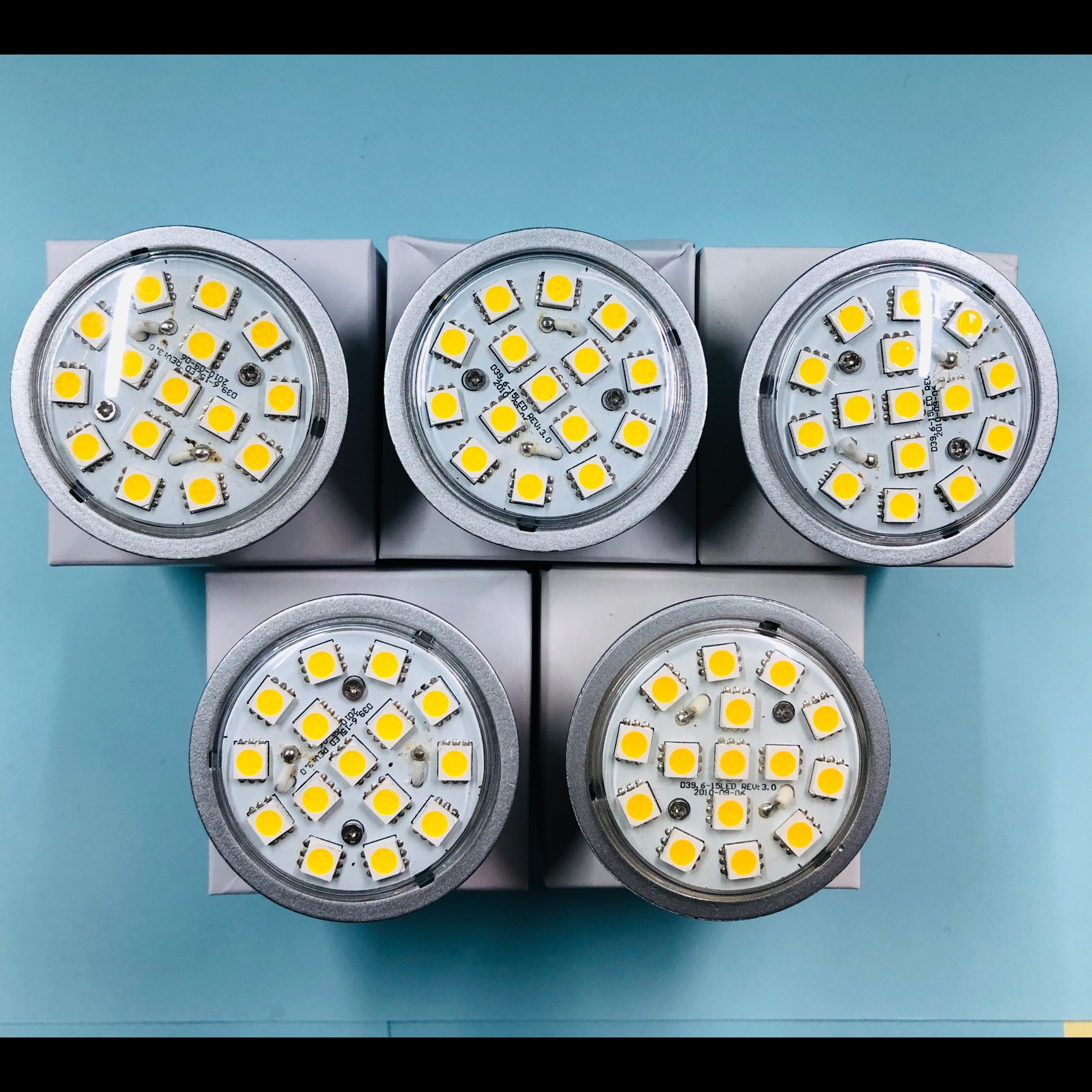 10عدد لامپ ال ای دی3W پایه معمولی (نورطبیعی)