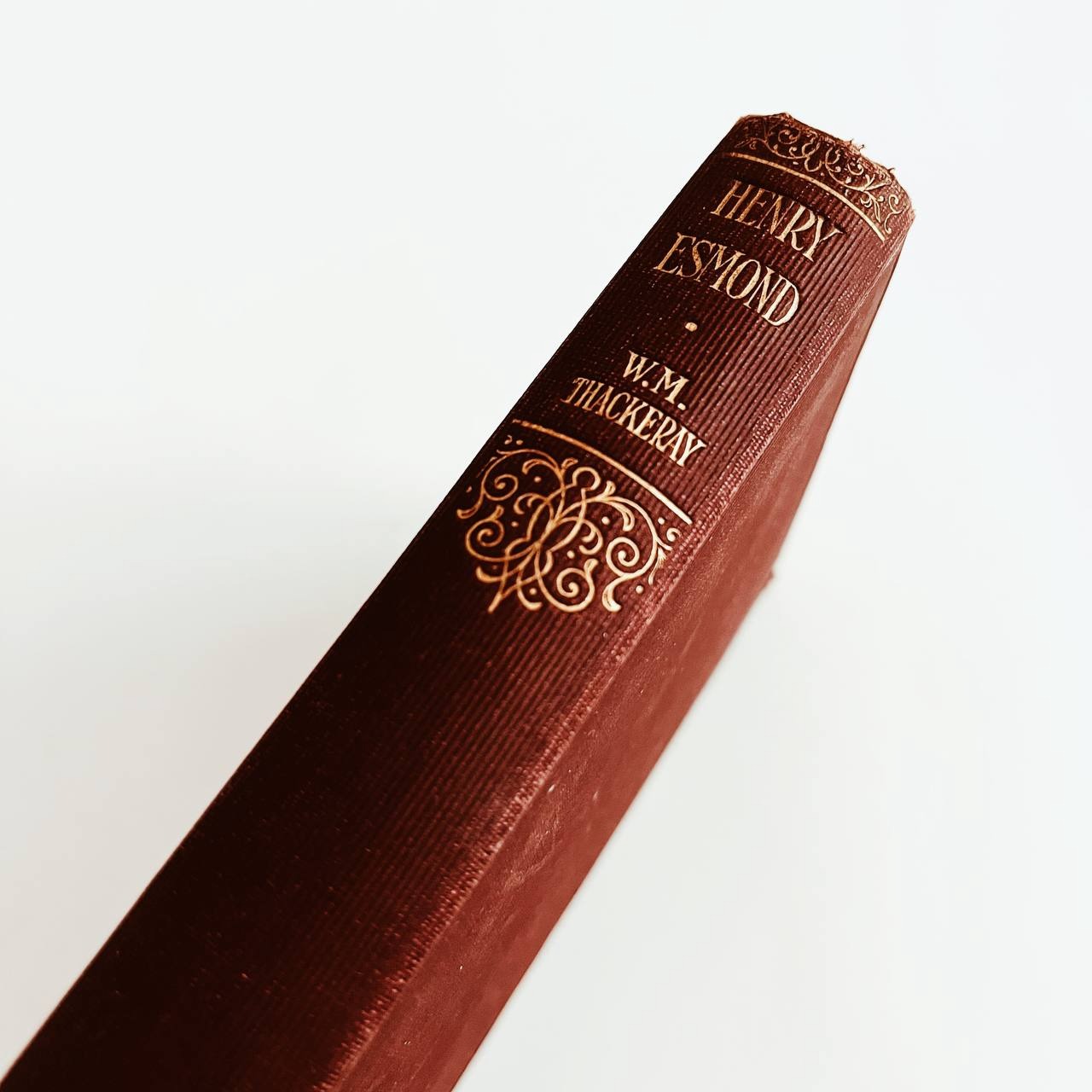 Henry Esmond W. M. Thackeray قدیمی و کلکسیونی