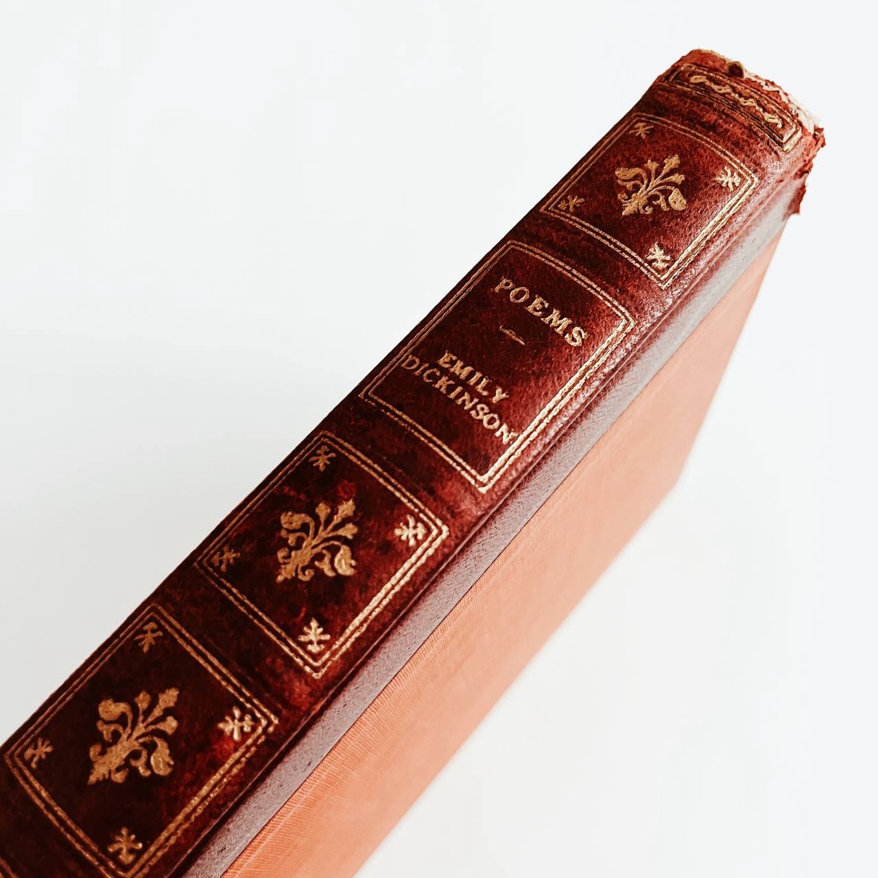 Poems of Emily Dickinson اشعار امیلی دیکنسون