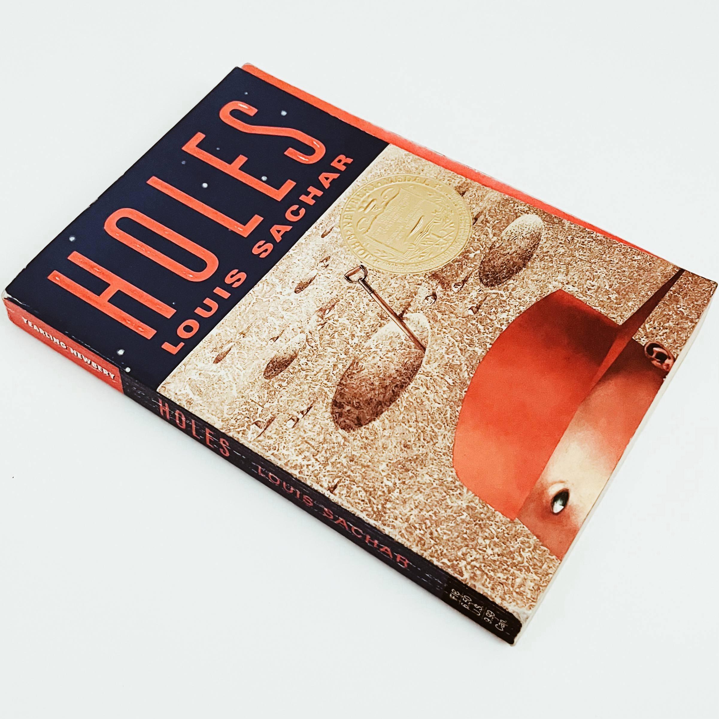Holes by Louis Sachar سوراخ ها رمان نوجوان