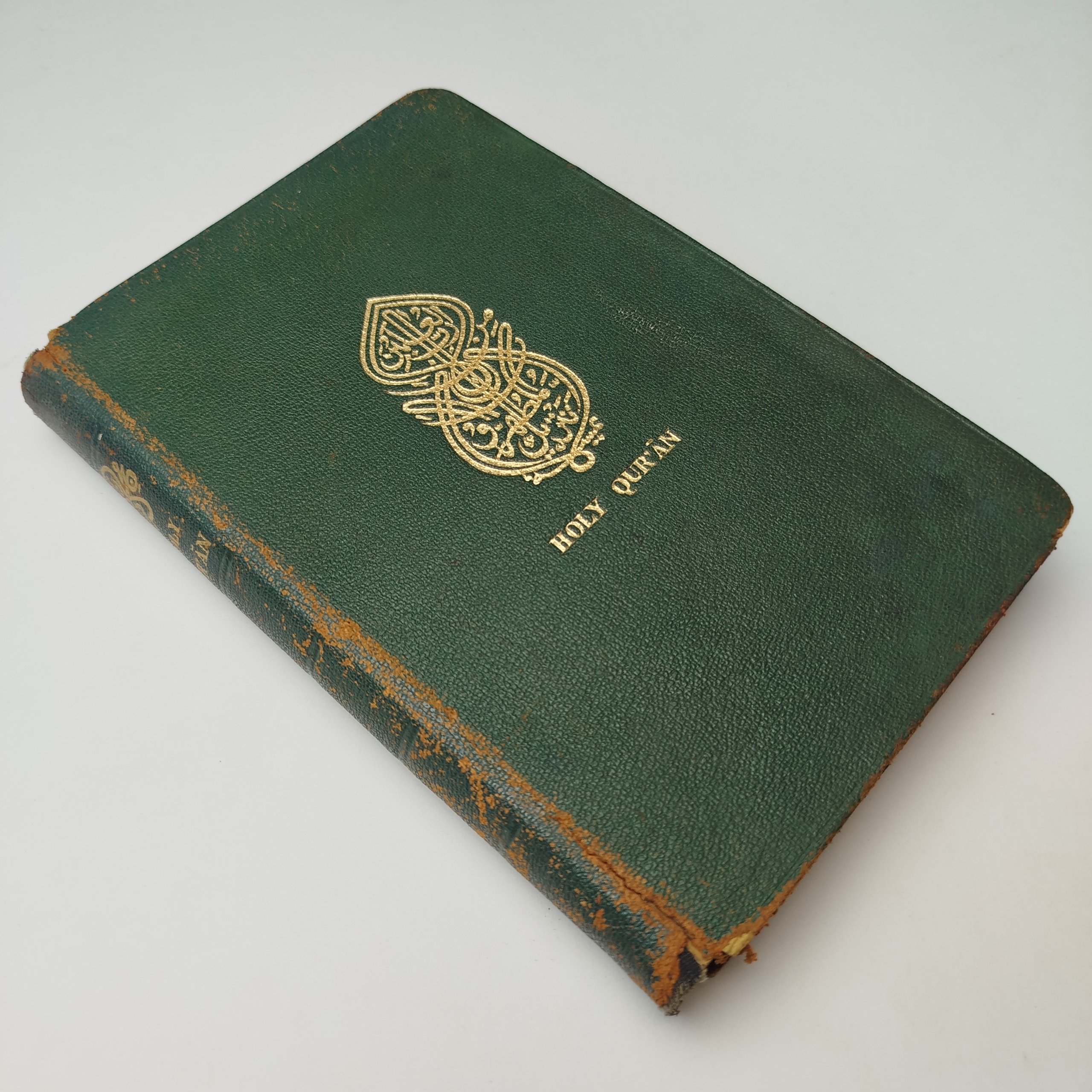 The Holy Quran قرآن دو زبانه لب طلایی چرمی
