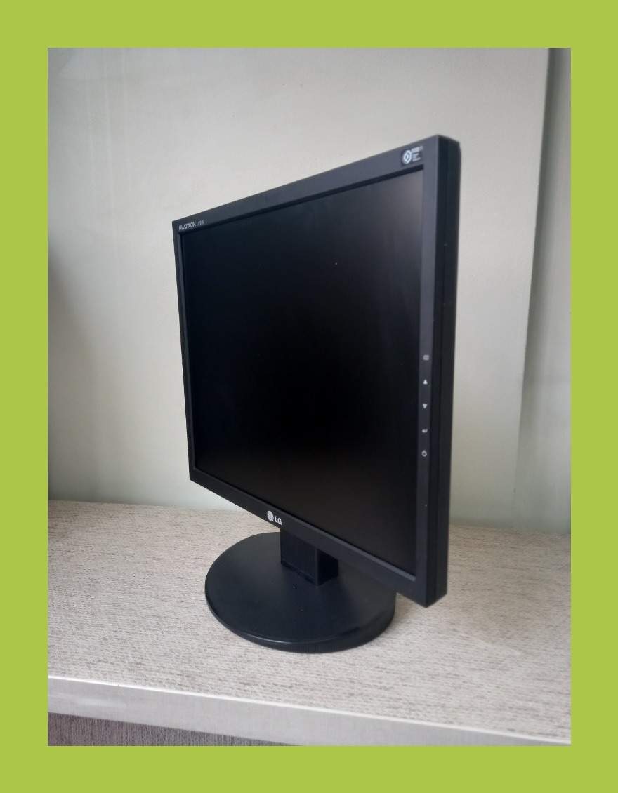 مانیتور 17 اینچ LG با کارکرد کم