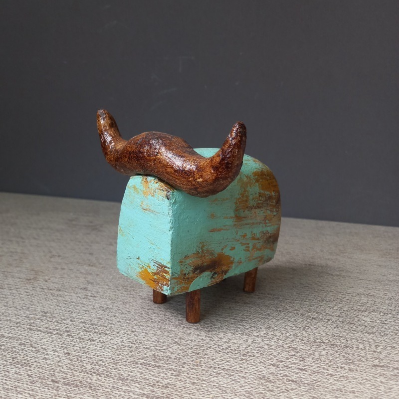 مجسمه مدرن حیوانات طرح گاو