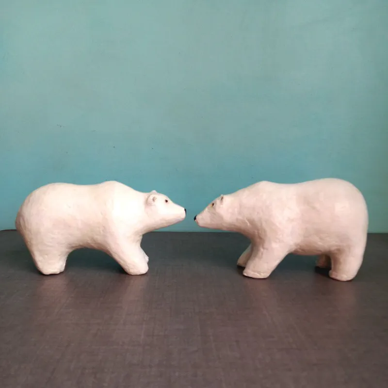 دو مجسمه خرس قطبی نو