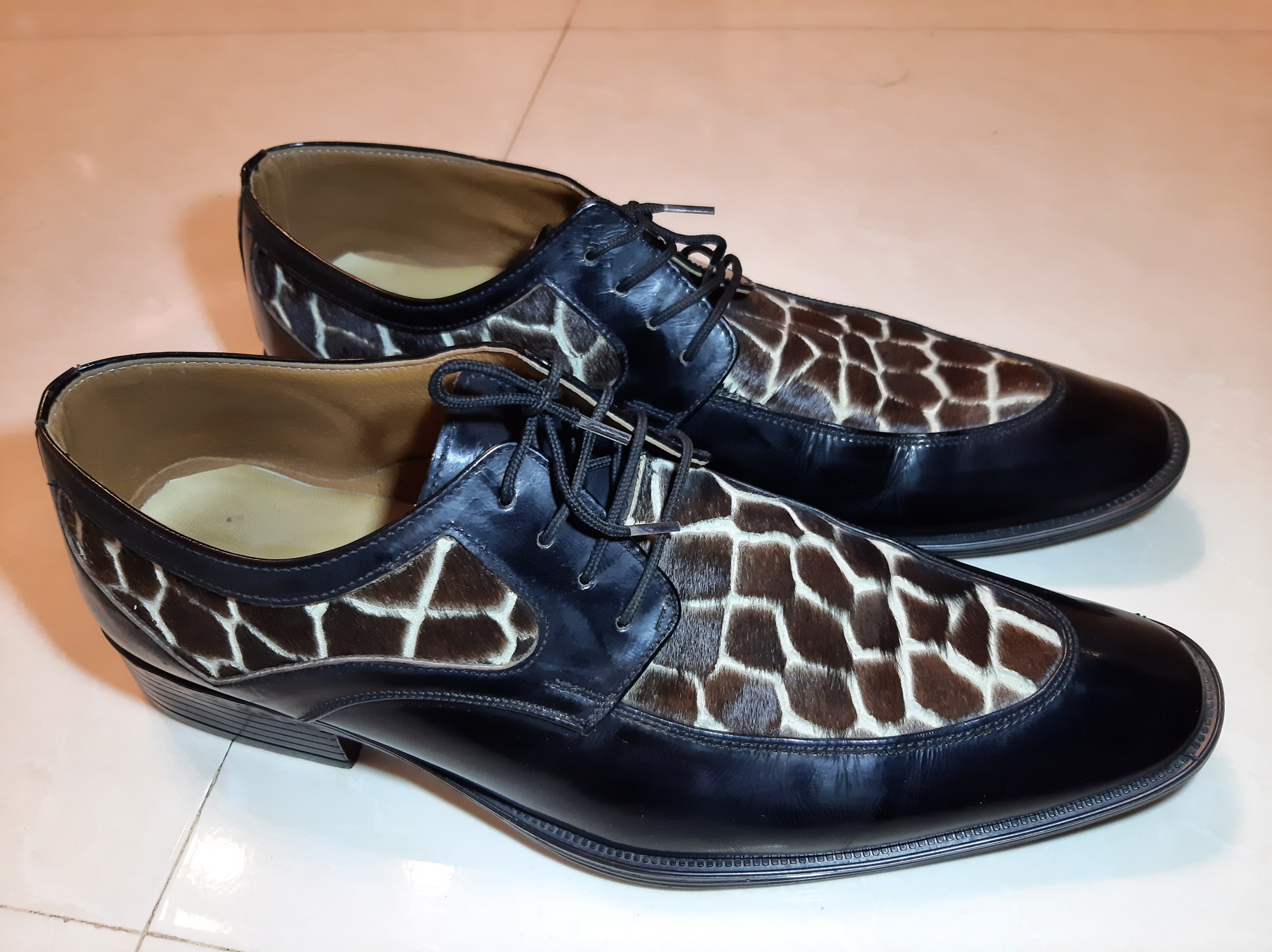 کفش تمام چرم سفارشی برای خاص پسندها