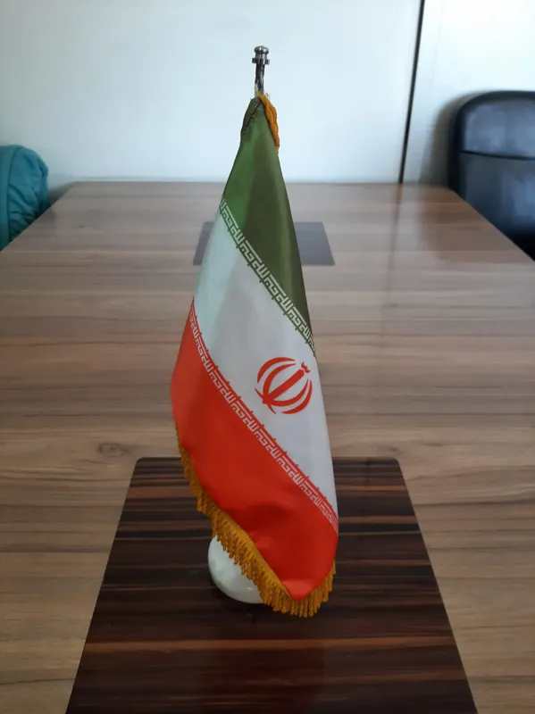 پرچم رومیزی ایران به همراه پایه سنگی