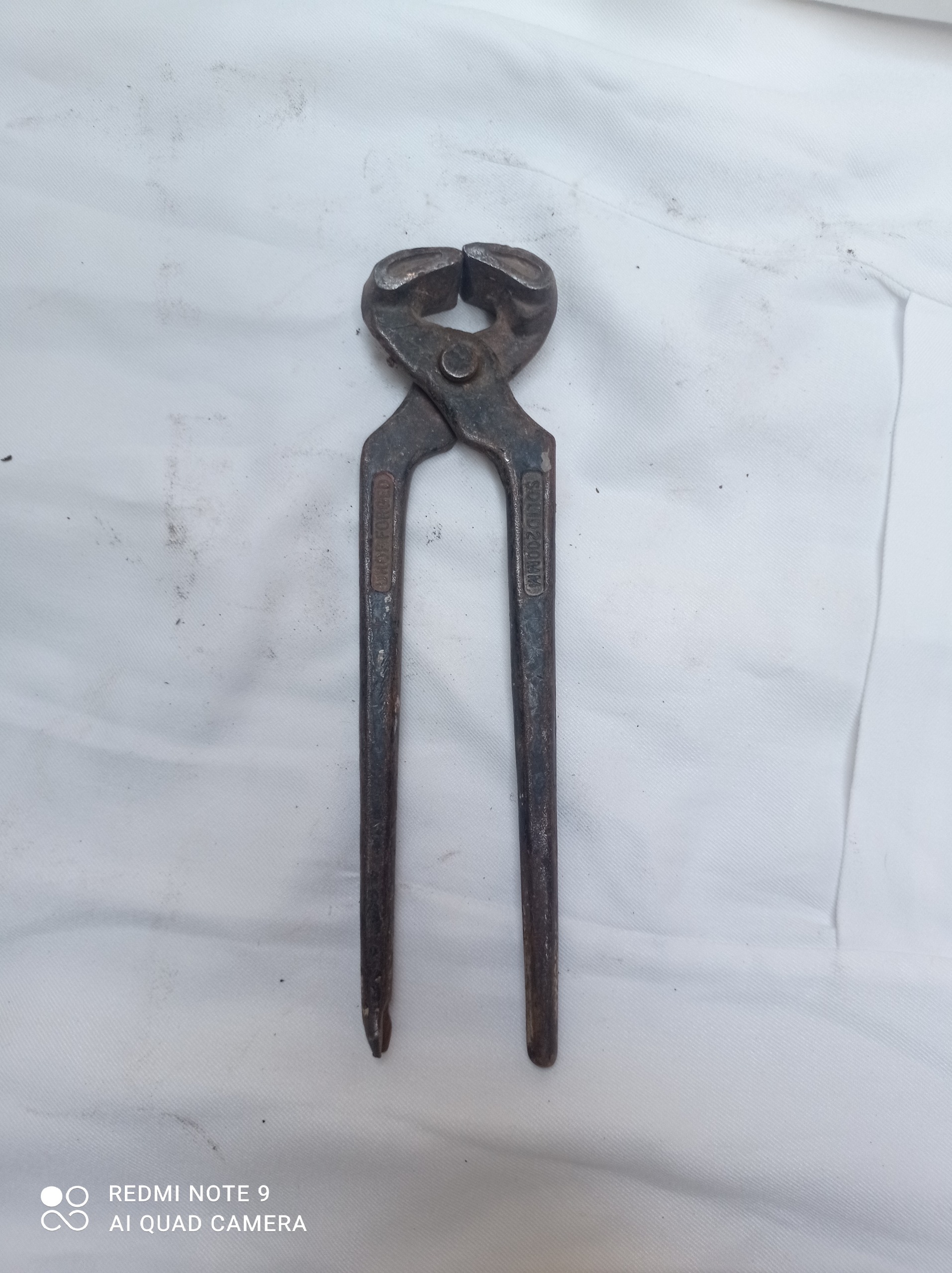 انبر آرماتوربندی یا سیم چین طبق عکس