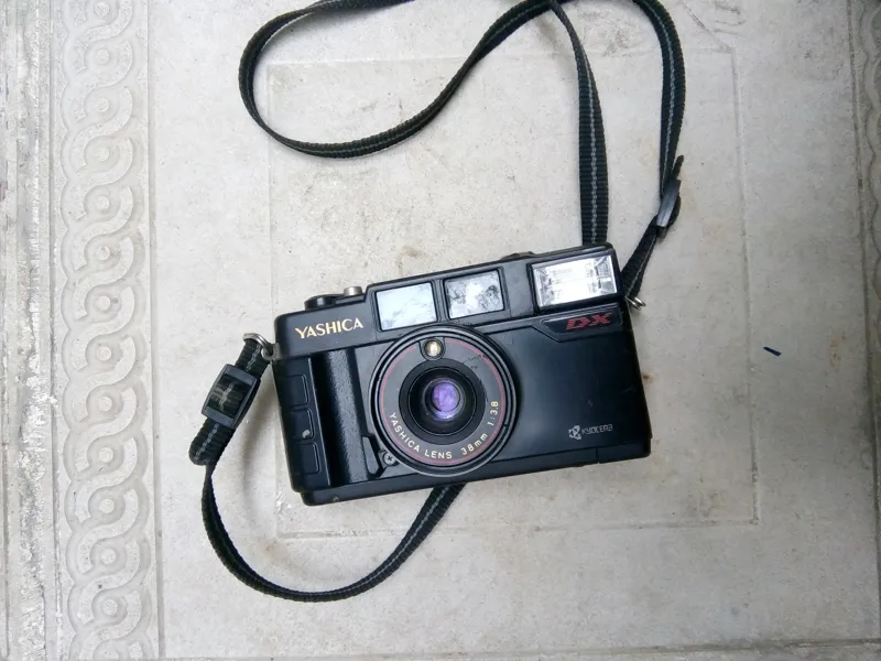 دوربین عکاسی قدیمی تمیز