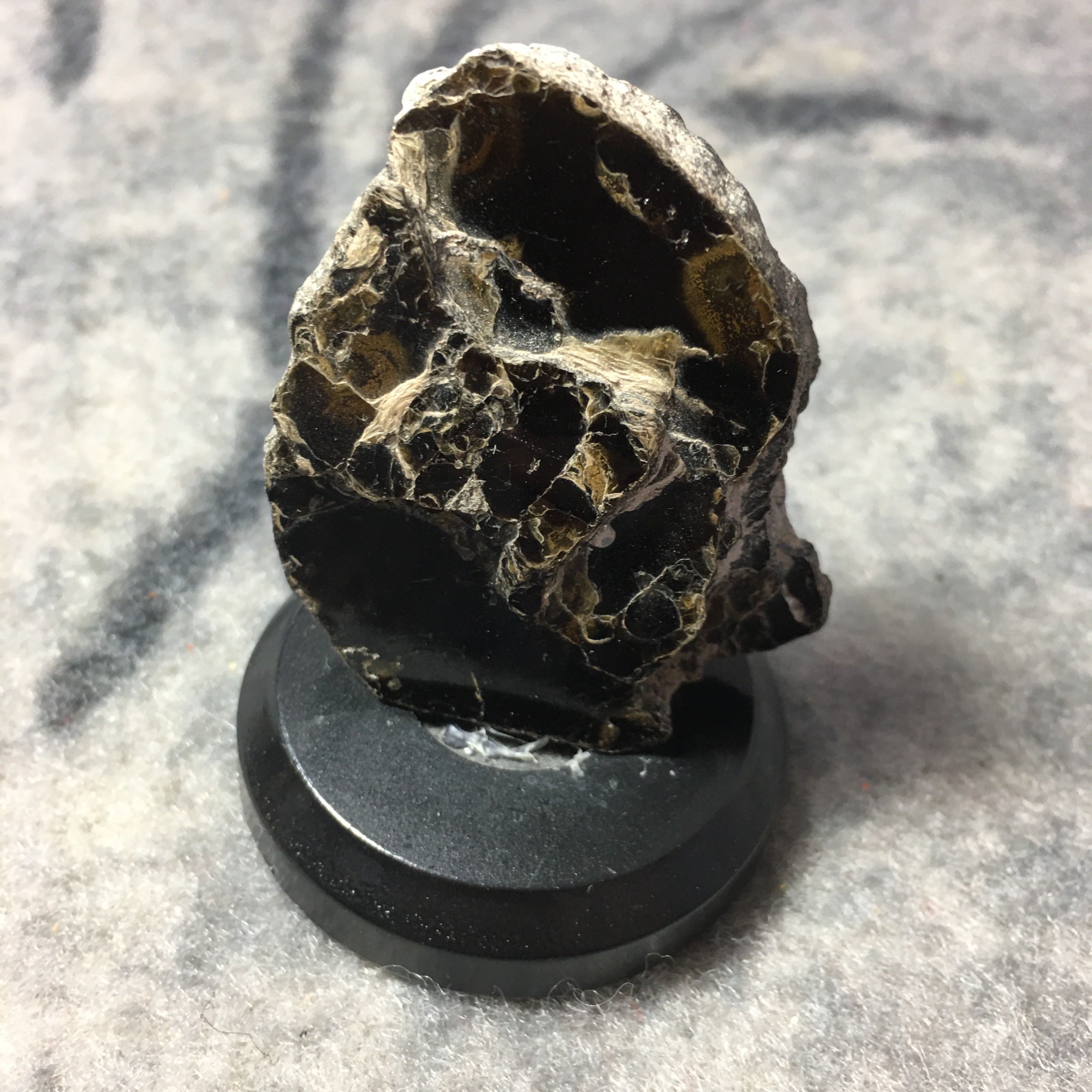 کانی معدنی بیوتیت (Biotite) طبیعی - میکا