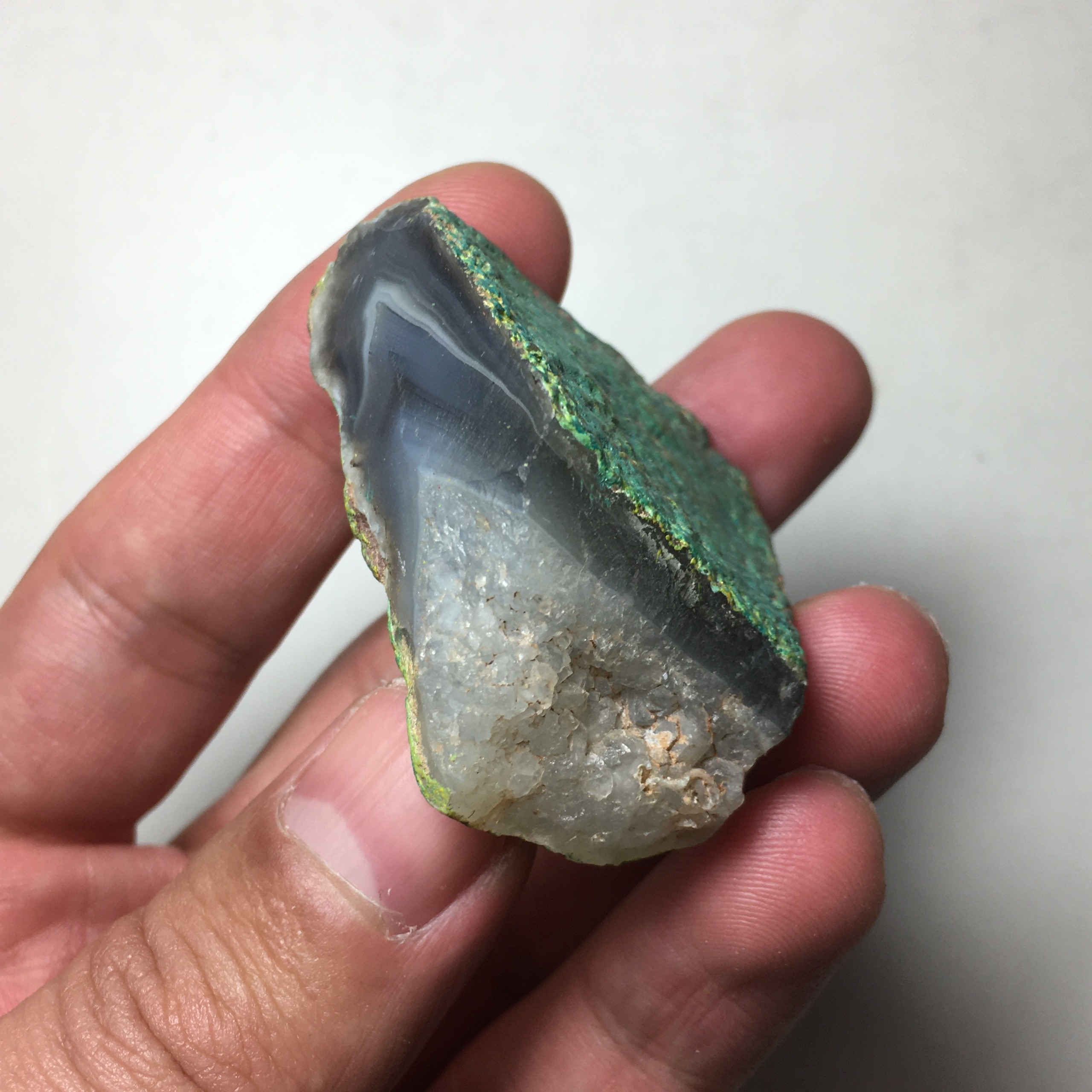 سنگ عقیق طبیعی با پوسته رنگی تزیینی