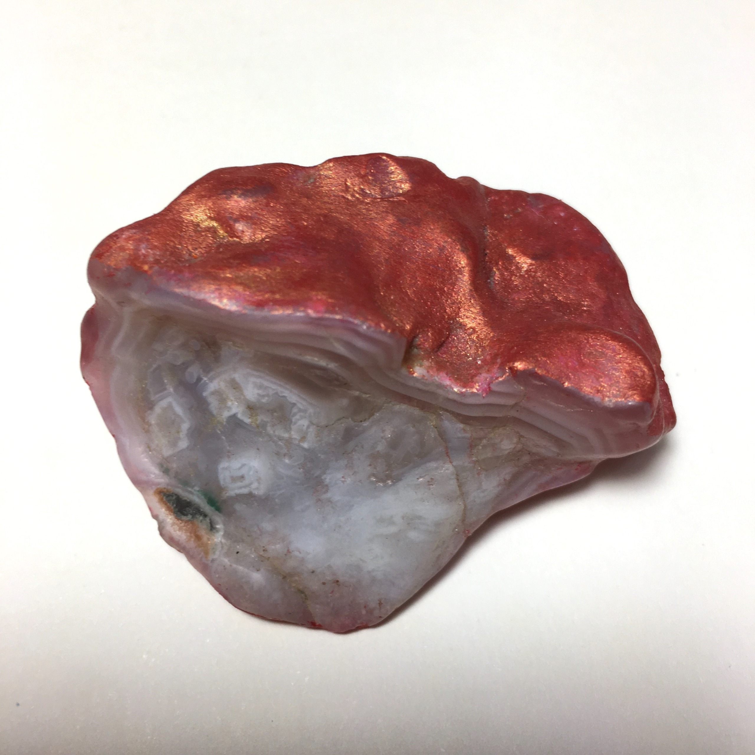 سنگ عقیق طبیعی با پوسته تزیینی متالیک قرمز طلایی