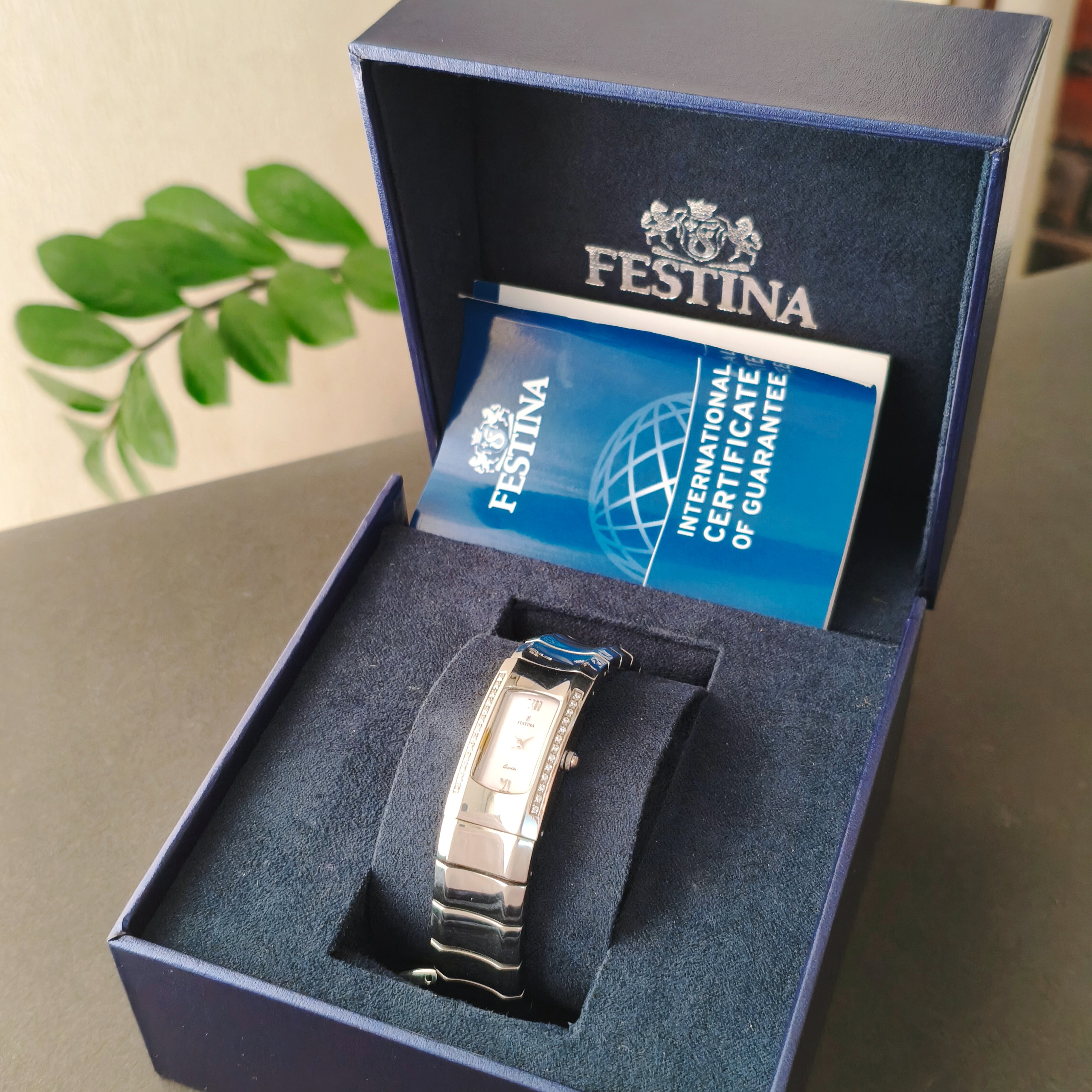 فستینا زنانه اورجینال صفحه صدف درحد نو