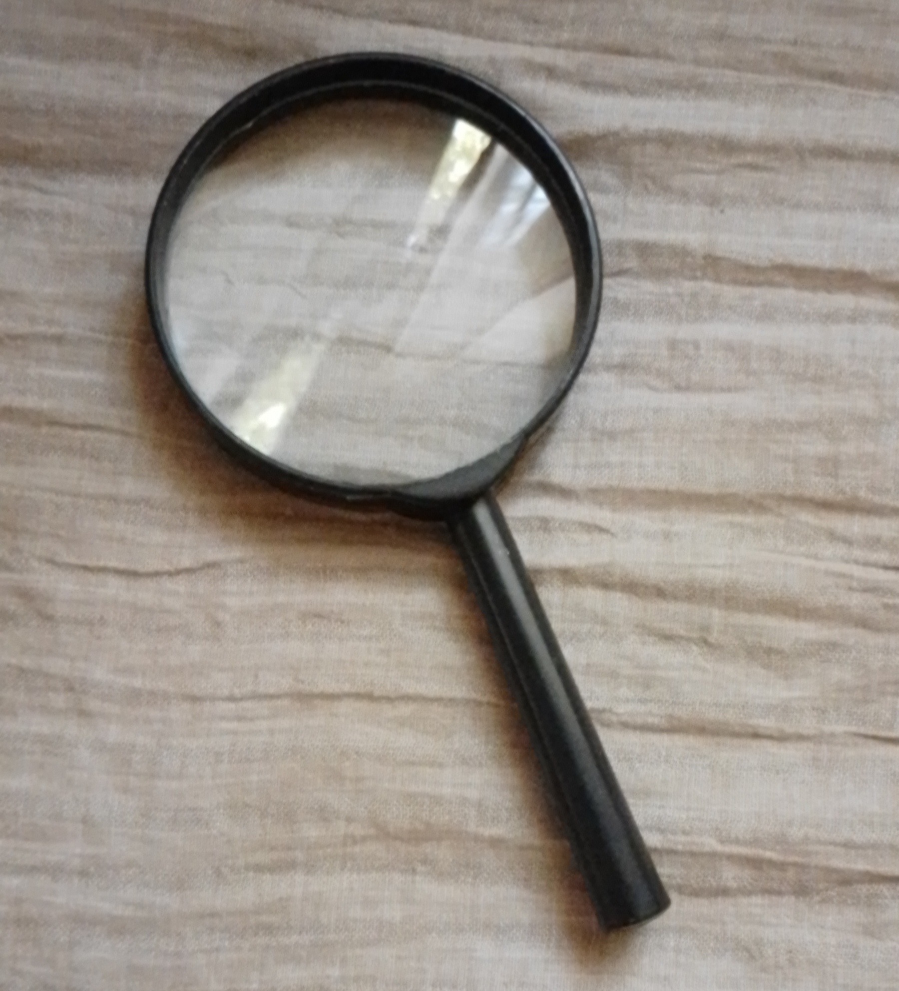 ذره بین قطر 6سانتیمتر/جعبه ندارد