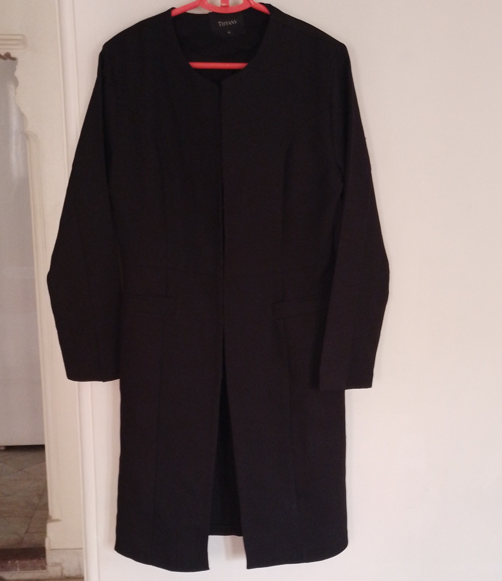 مانتو مشکی شانتون کارکرده سالم/توضیحات خوانده شود