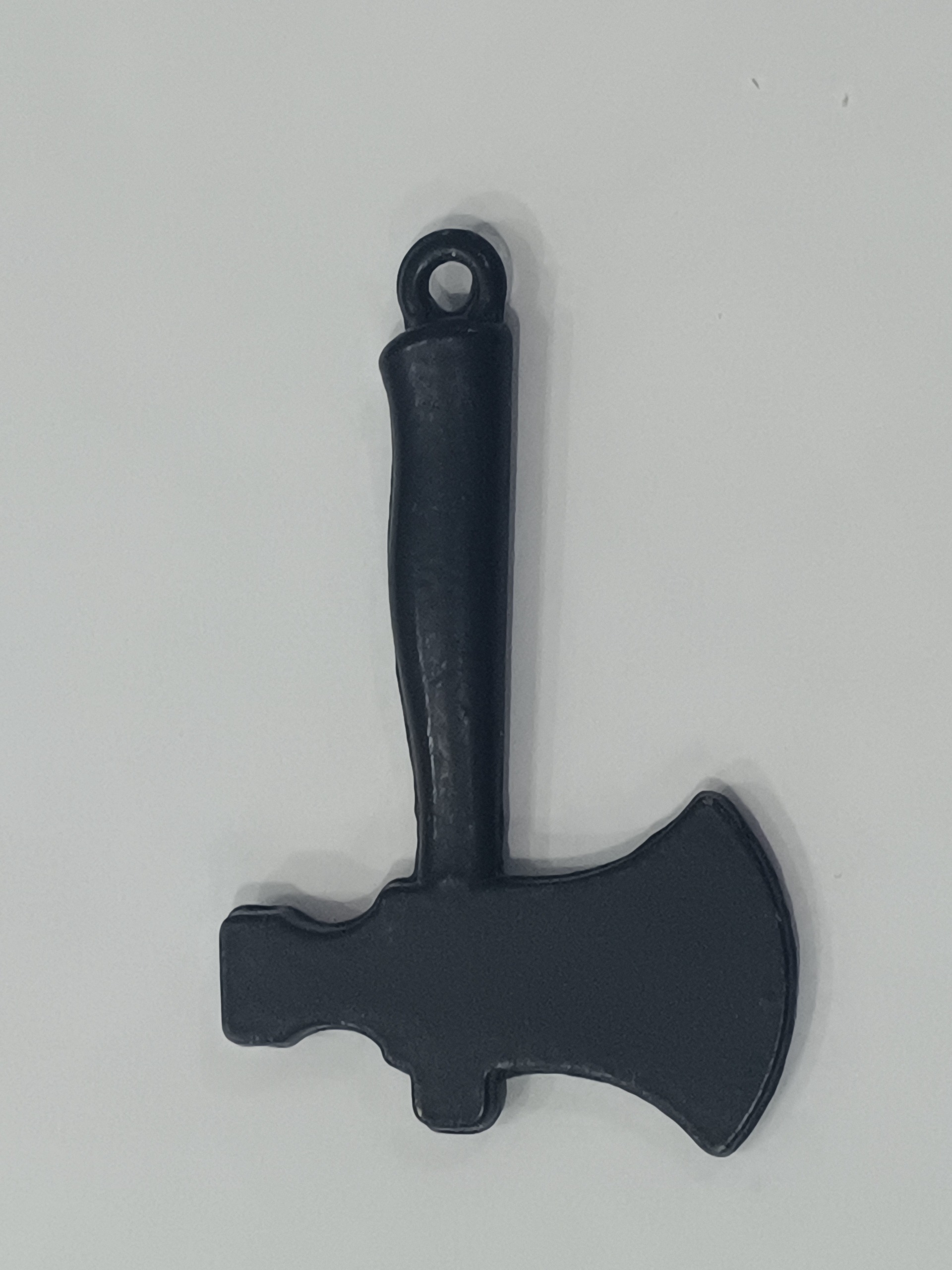 آویز زیبا (تبر)