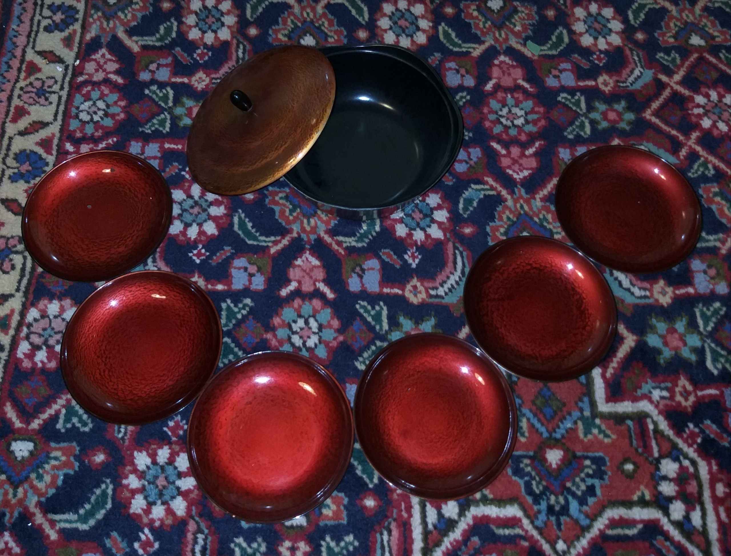 شکلات خوری همراه با پیش دستی