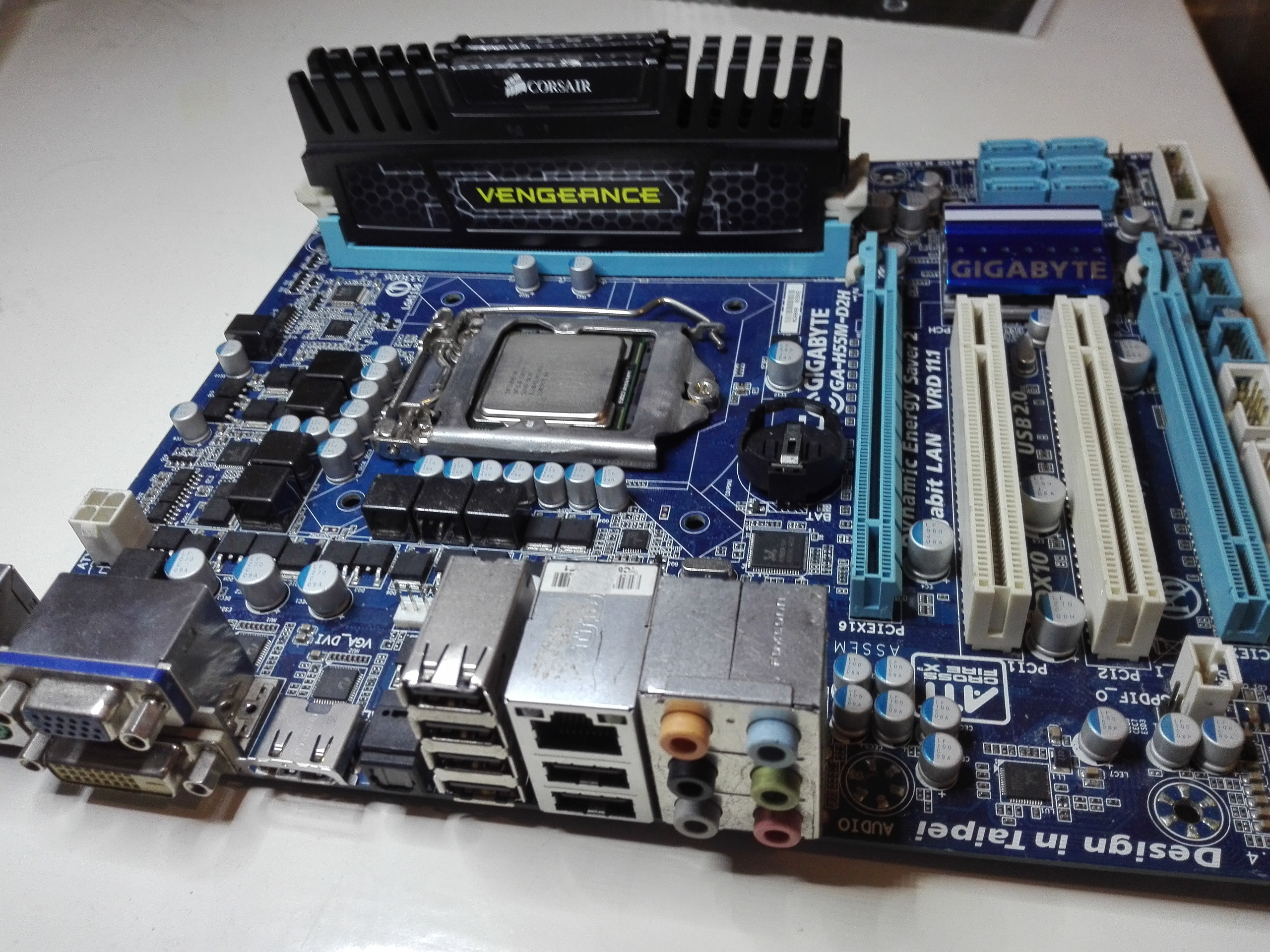 باندل 1156 گیگا همراه پردازنده i3-550 و 8G رم